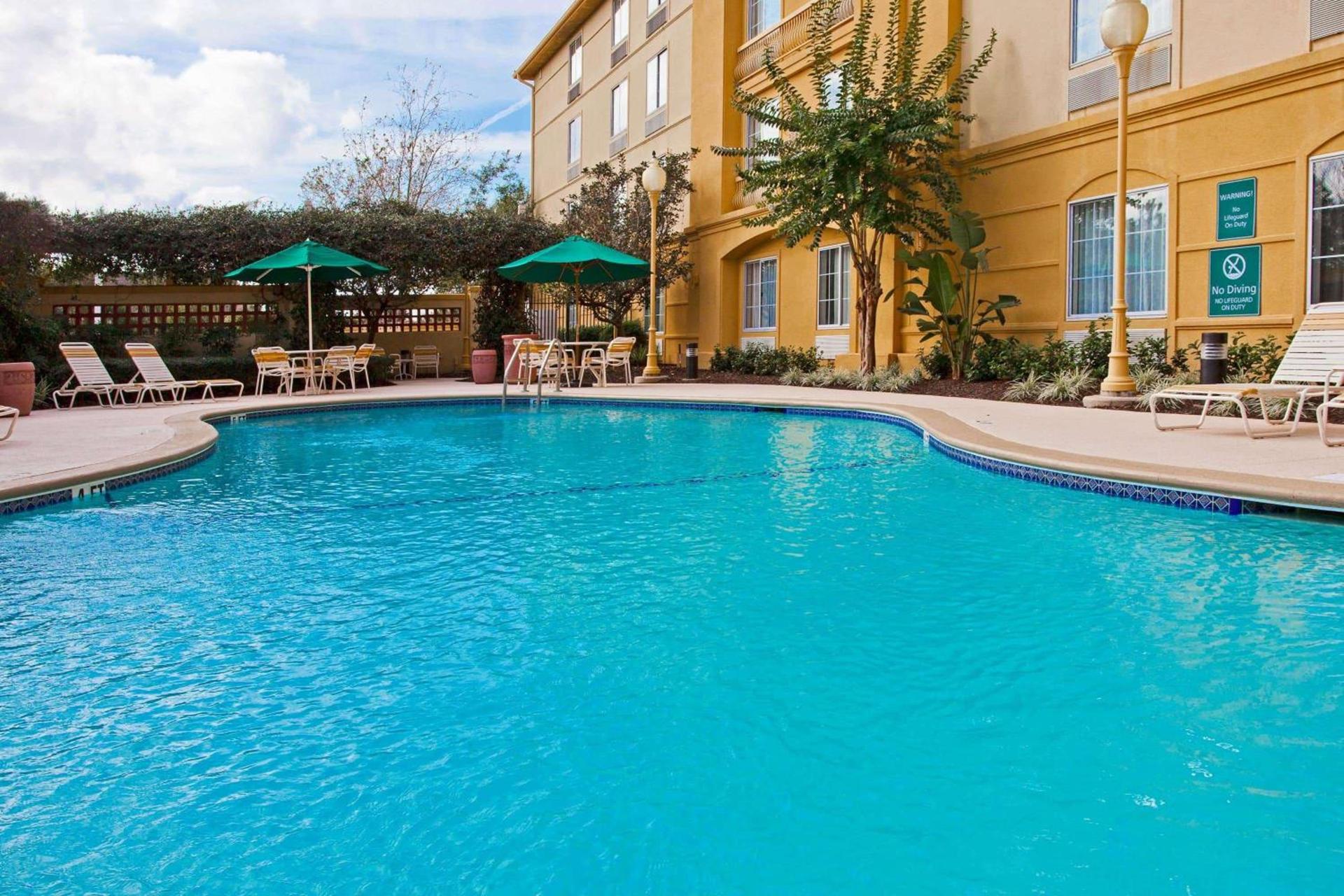 La Quinta by Wyndham USF (Near Busch Gardens) photo 10