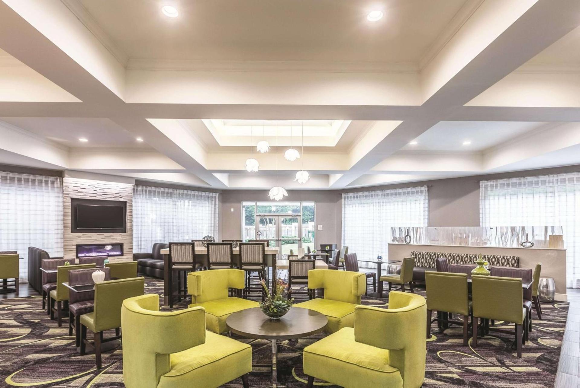 La Quinta by Wyndham Atlanta Alpharetta photo 8