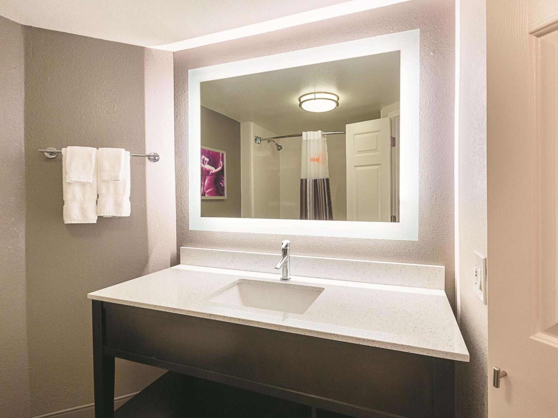 La Quinta by Wyndham Atlanta Alpharetta photo 13