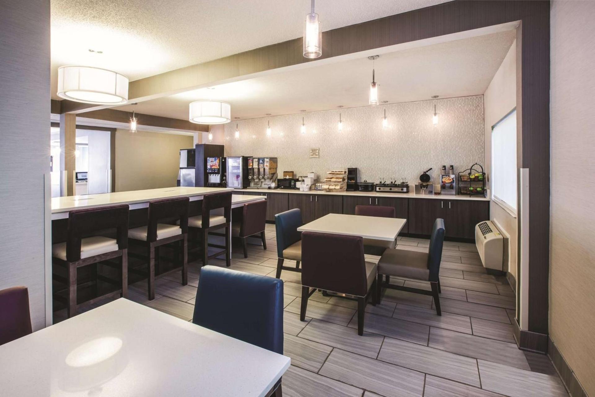 La Quinta Inn by Wyndham Indianapolis North photo 19