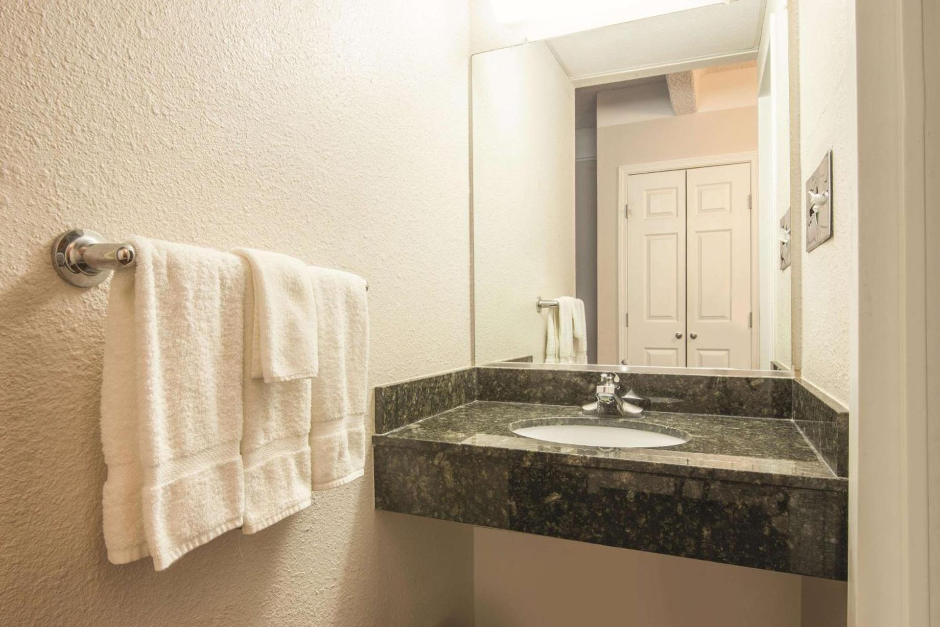 Mountain Valley Inn & Suites photo 17