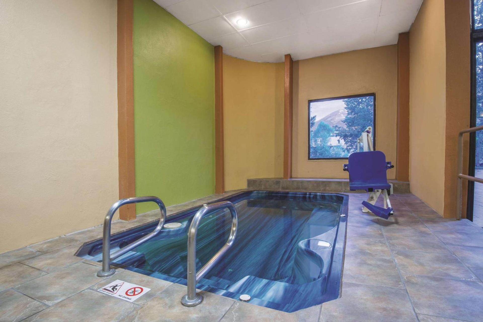 Mountain Valley Inn & Suites photo 18