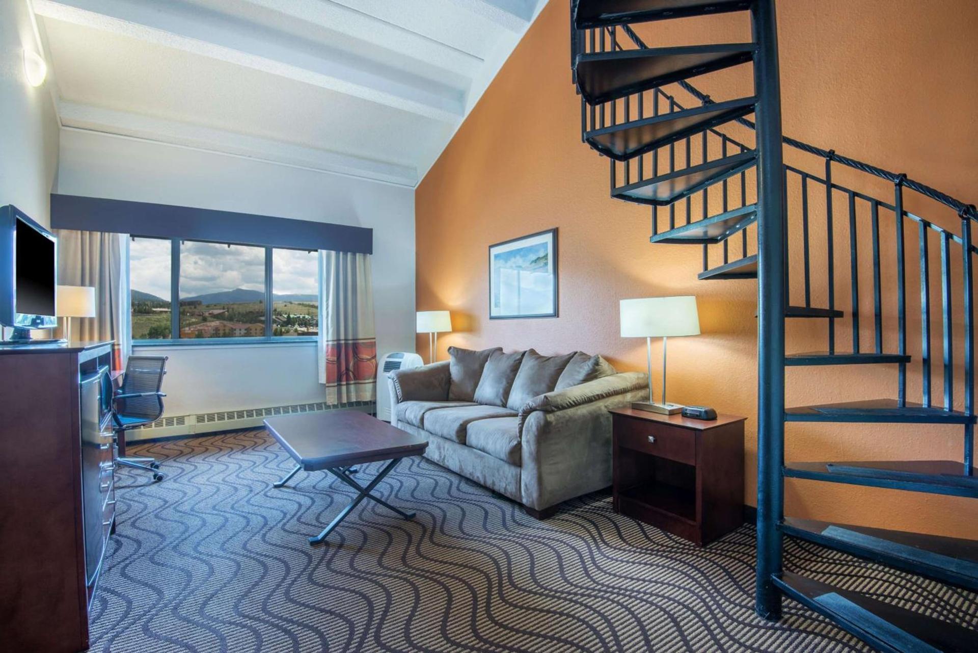Mountain Valley Inn & Suites photo 19