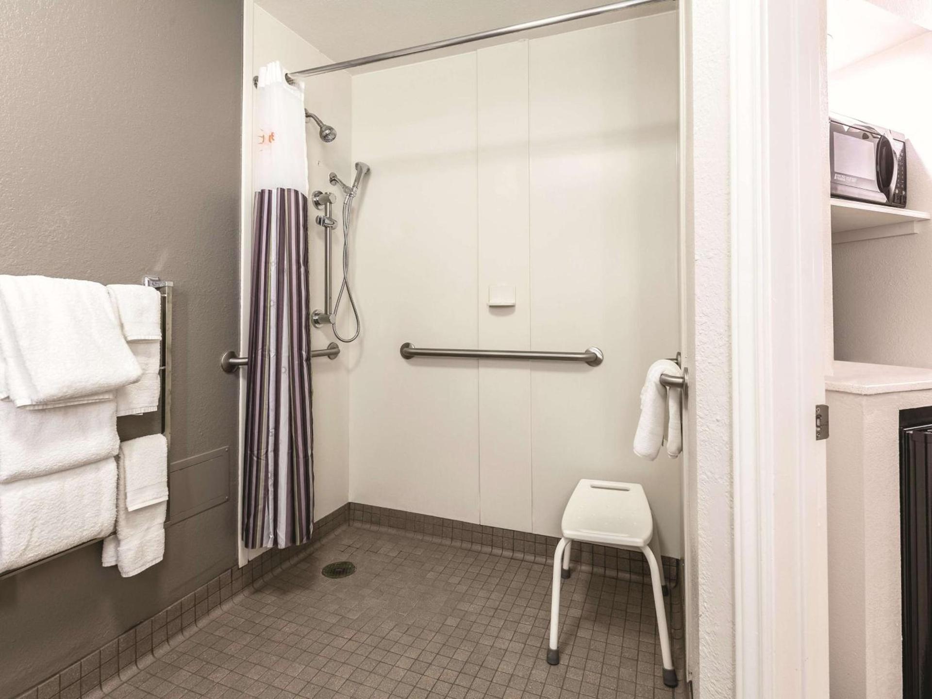 La Quinta by Wyndham Atlanta Alpharetta photo 21
