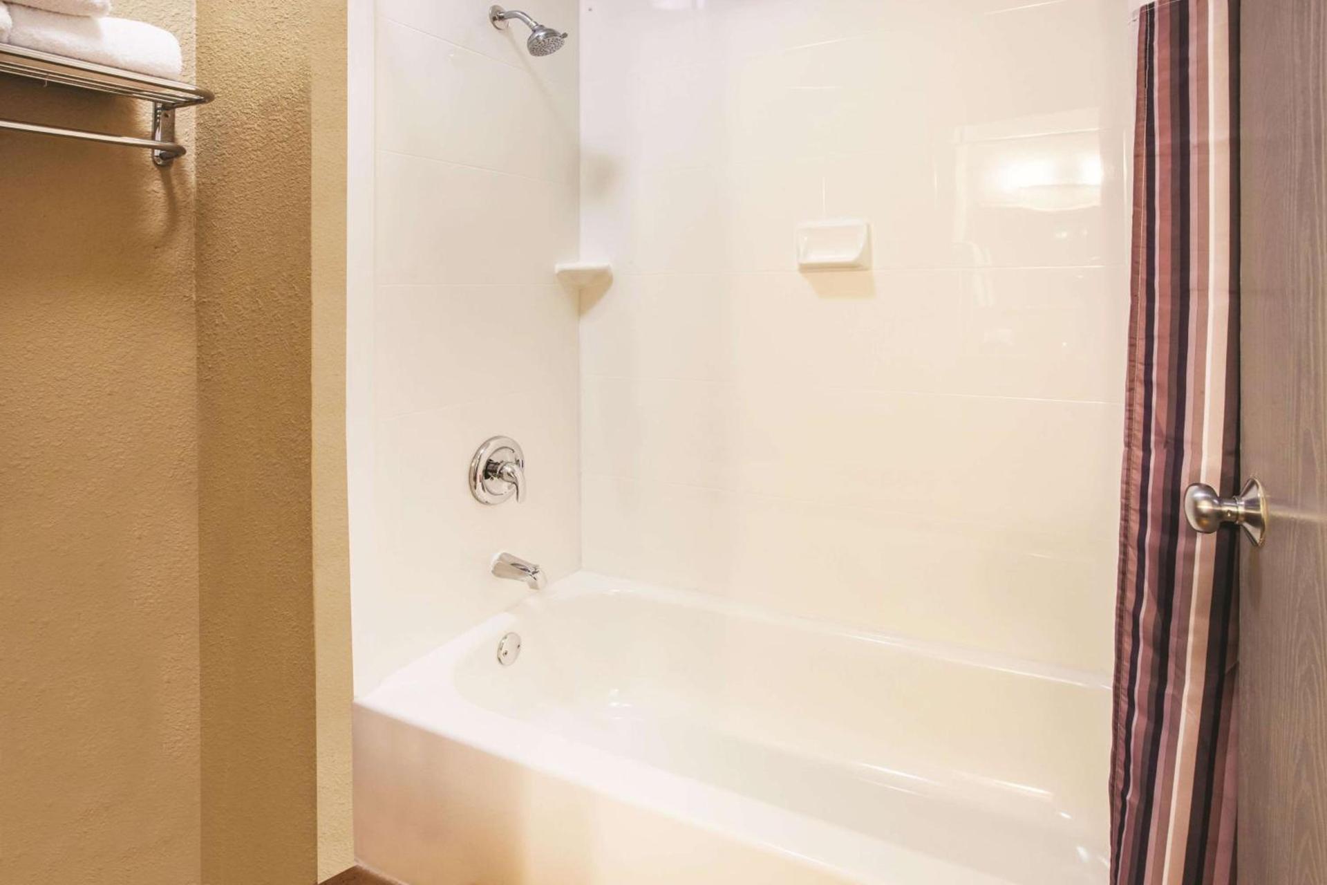 La Quinta Inn by Wyndham Indianapolis North photo 21
