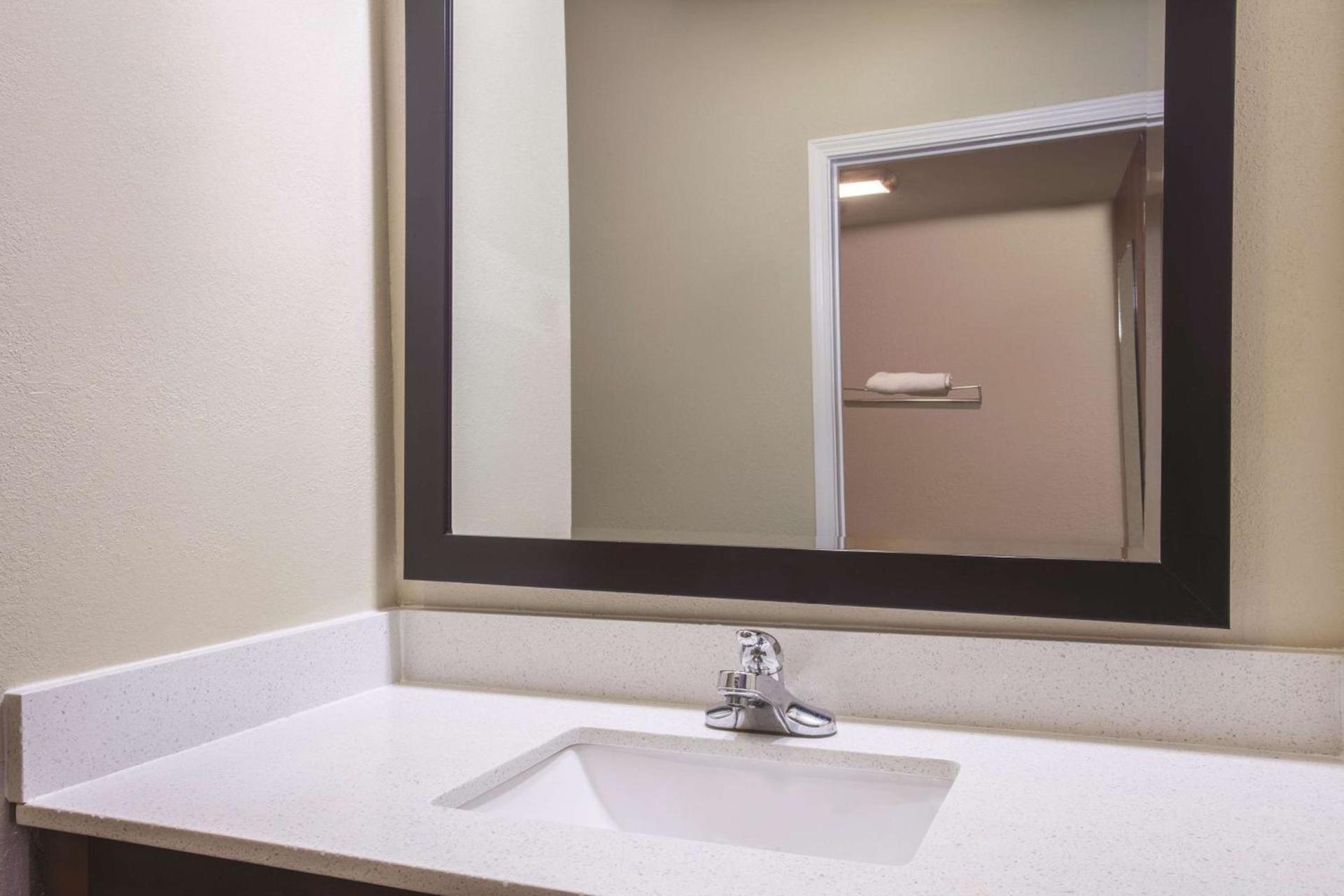 Baymont by Wyndham Moss Point Pascagoula photo 17