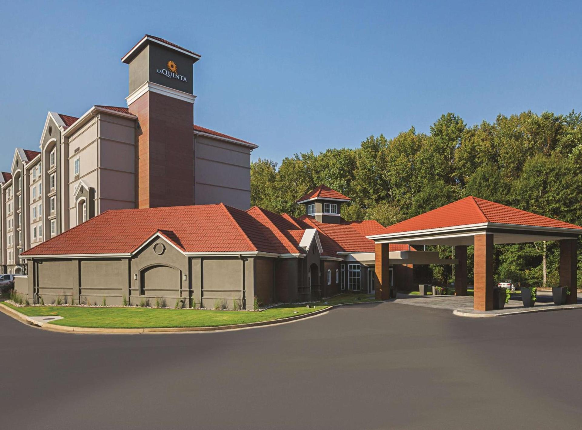La Quinta by Wyndham Atlanta Alpharetta photo 2