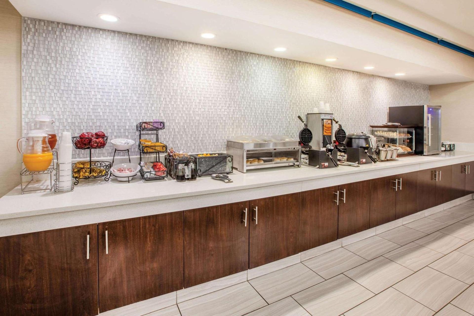 La Quinta by Wyndham Cincinnati Airport Florence photo 32