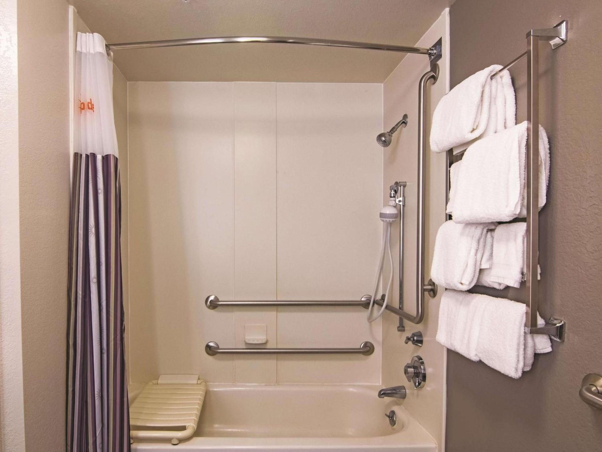 La Quinta by Wyndham Oklahoma City Norman photo 36