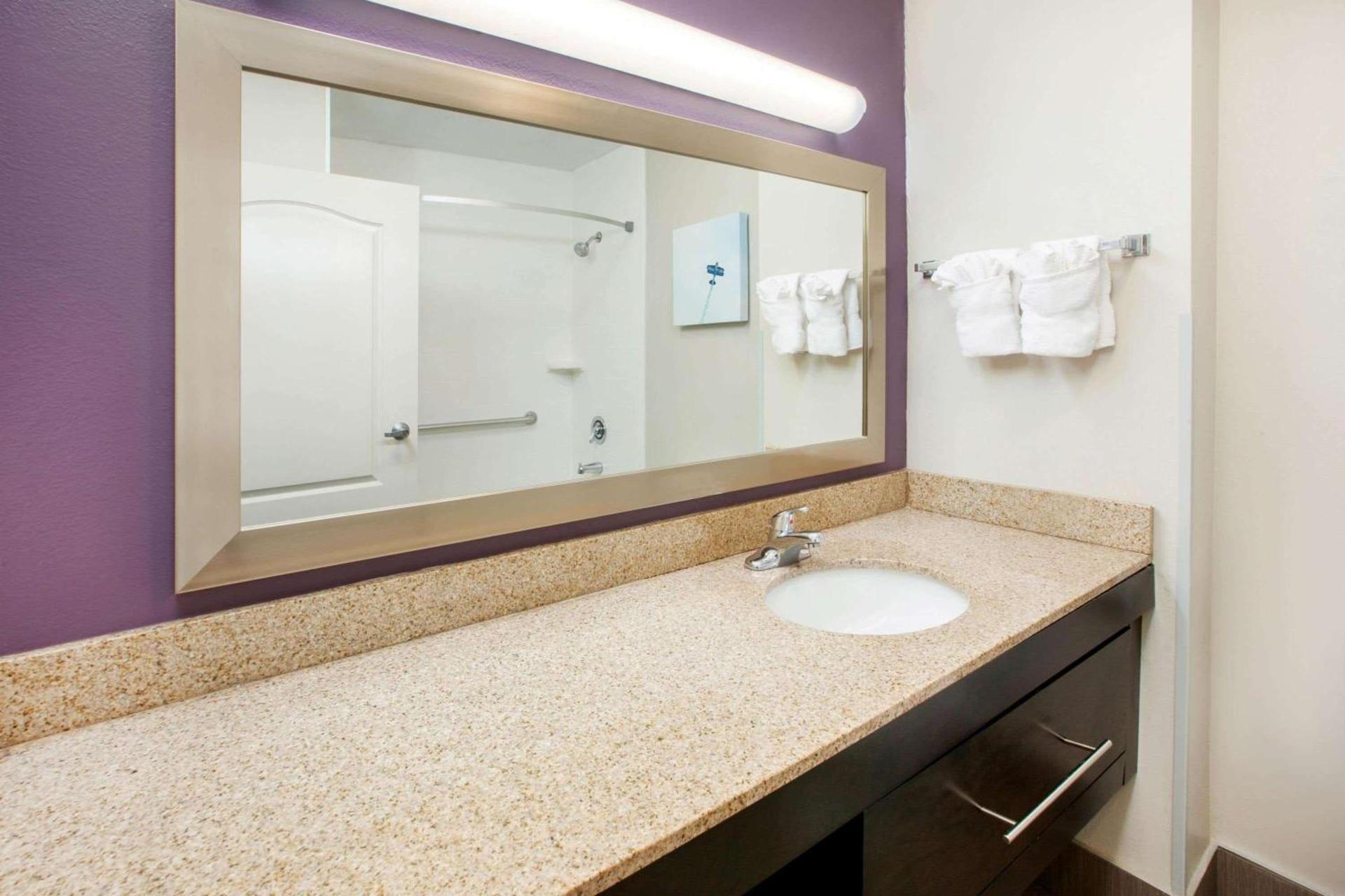 La Quinta by Wyndham Cincinnati Airport Florence photo 10