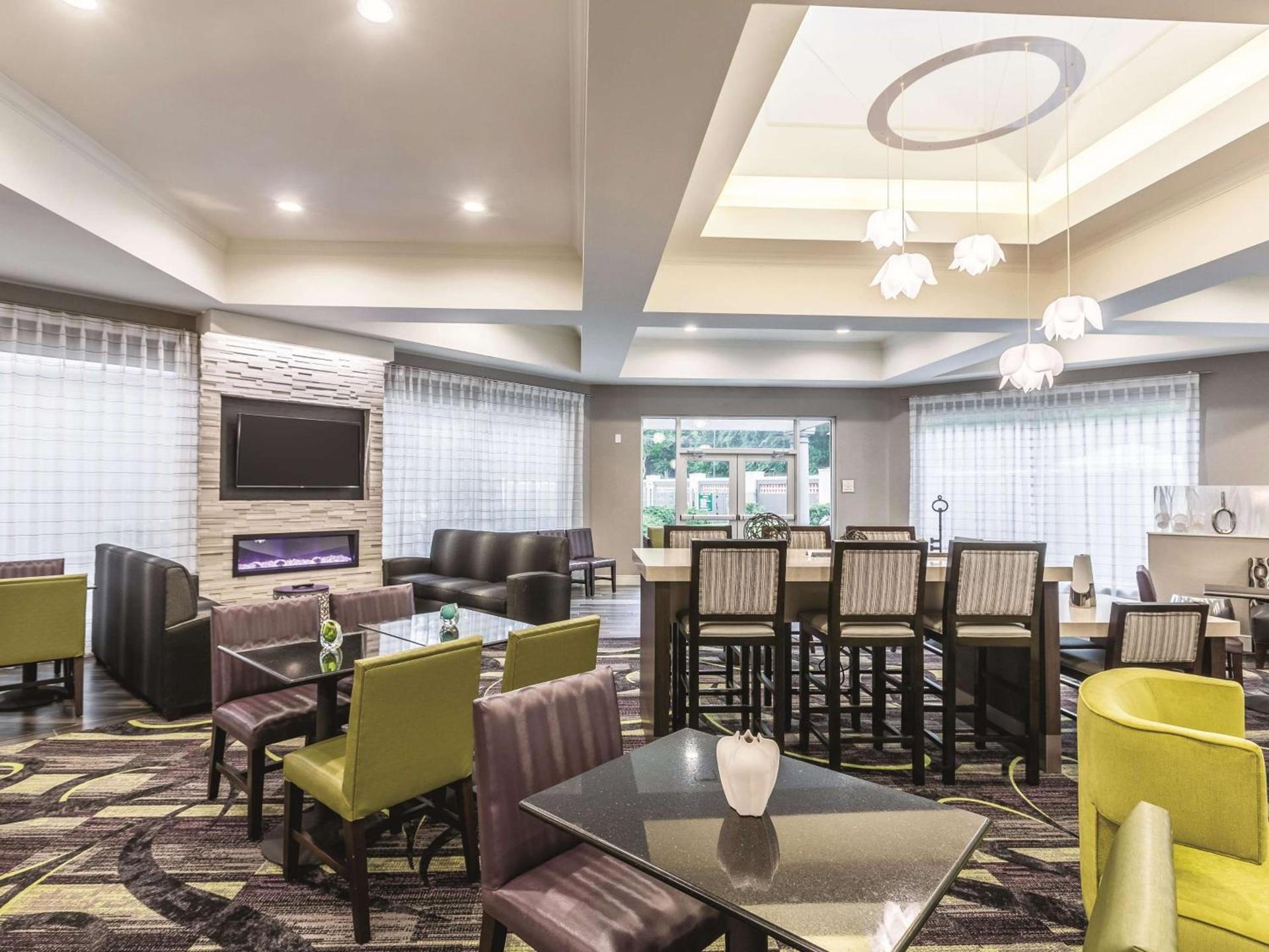La Quinta by Wyndham Atlanta Alpharetta photo 6