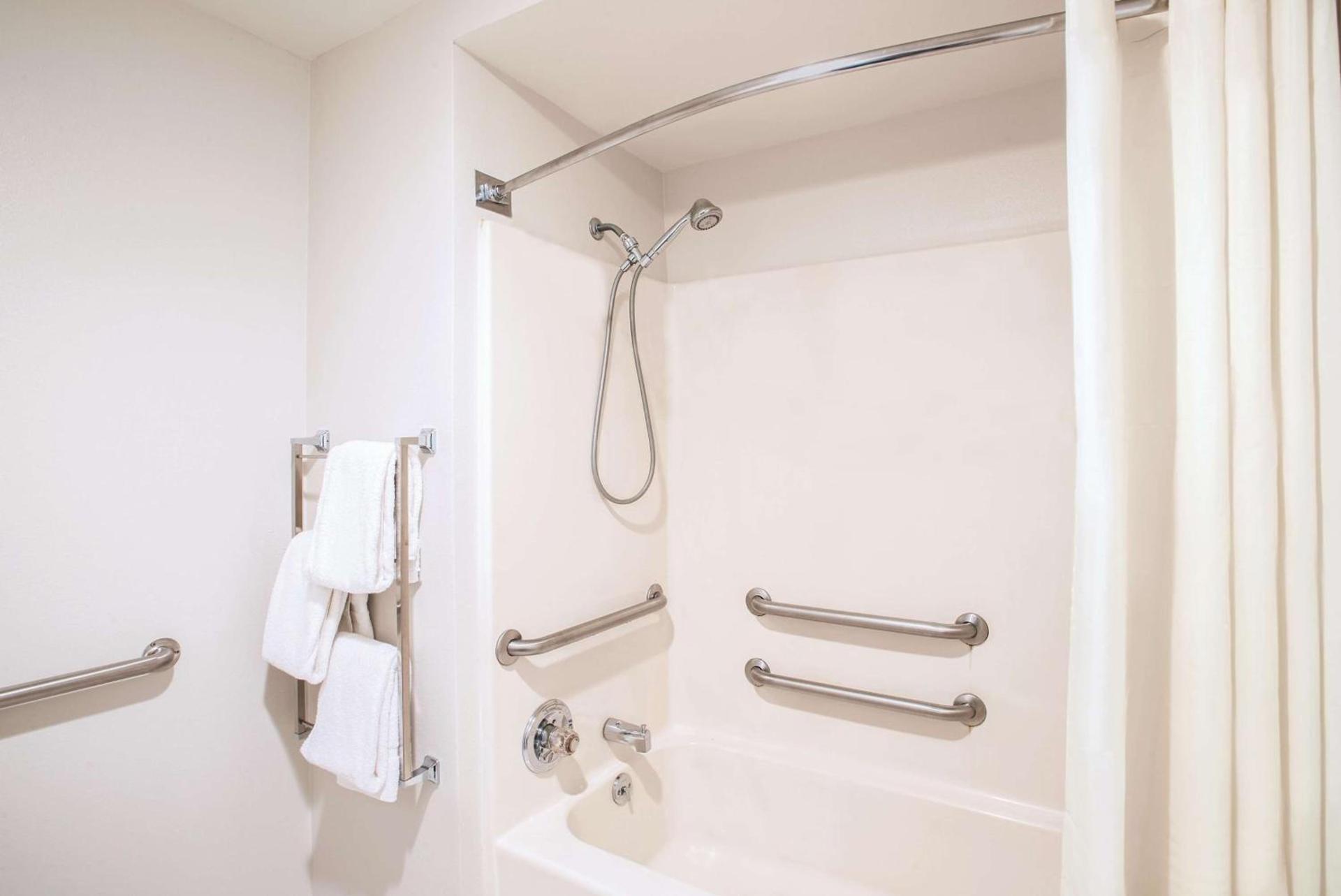 La Quinta by Wyndham Phoenix Mesa West photo 36