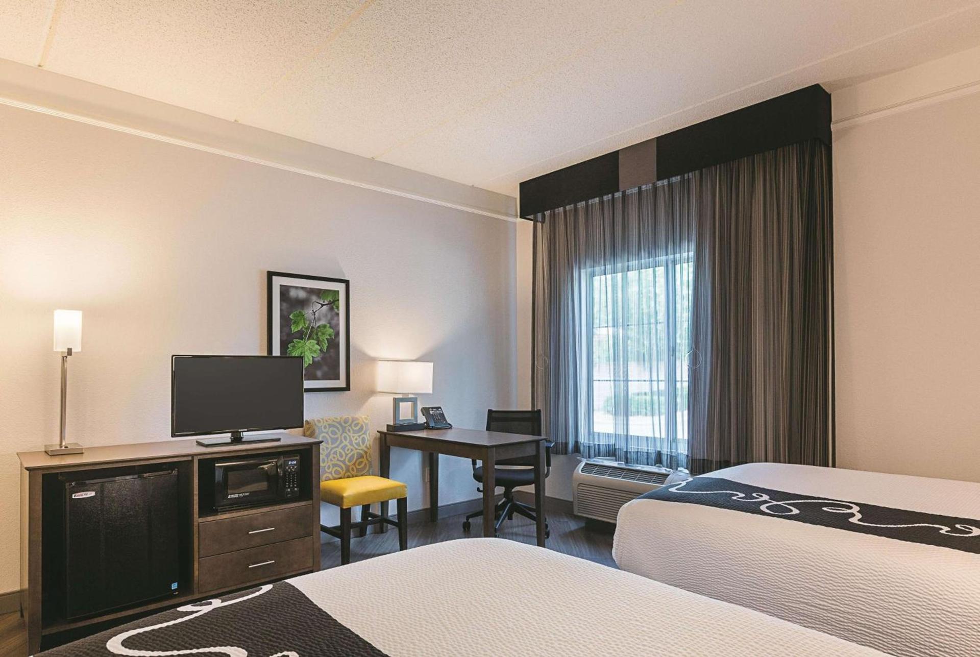 La Quinta by Wyndham Atlanta Alpharetta photo 33