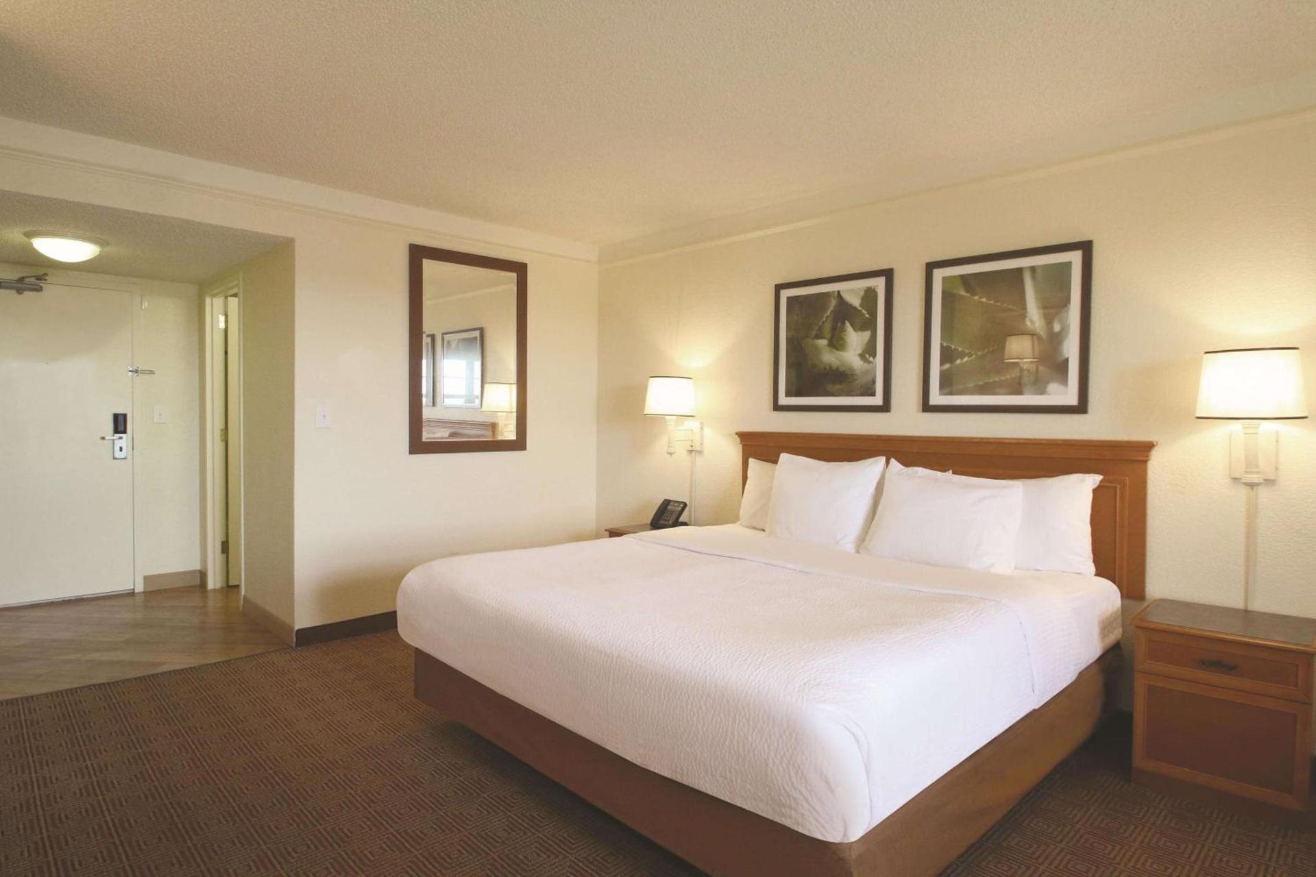 La Quinta by Wyndham Coral Springs University Dr photo 4