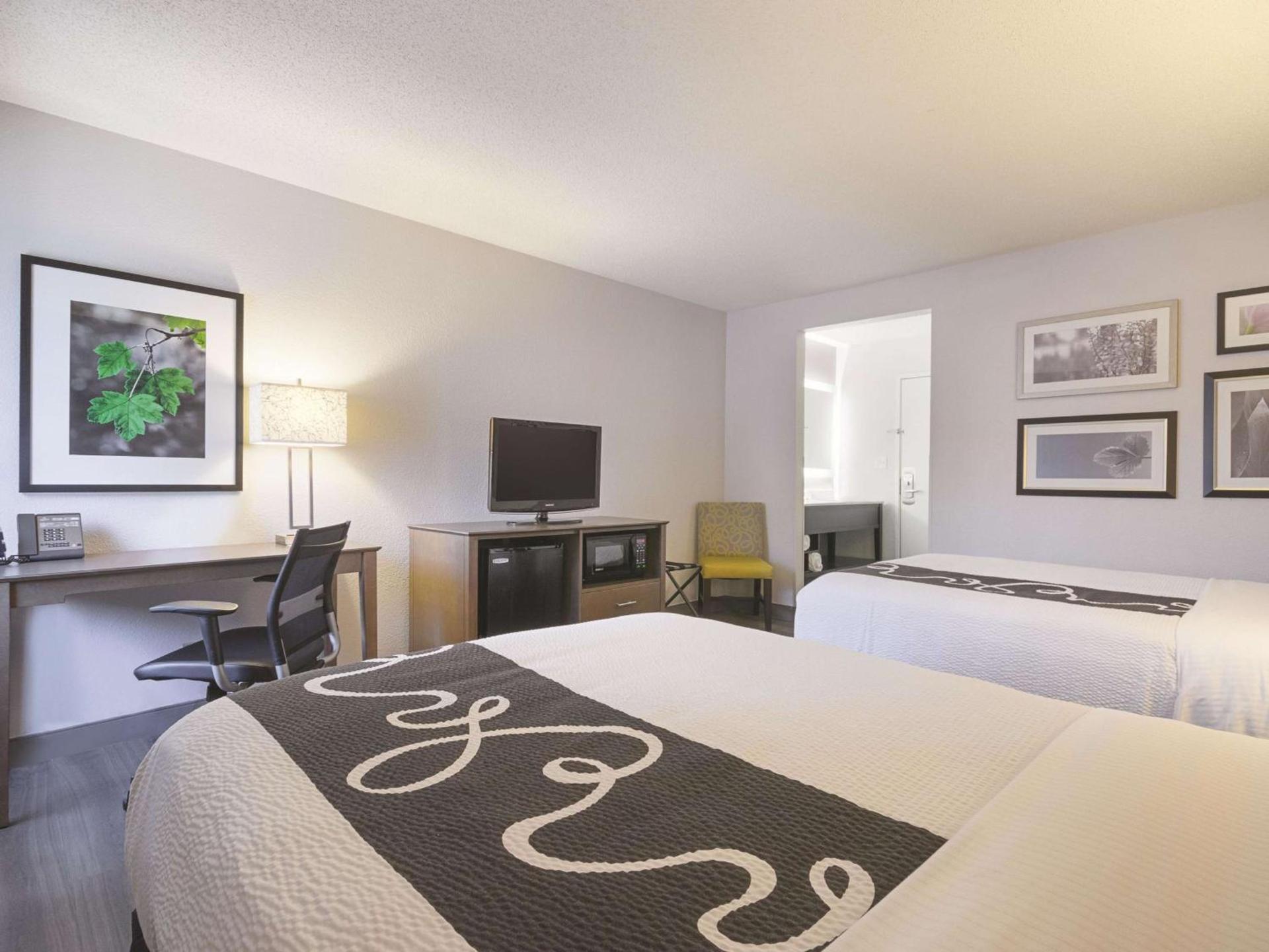La Quinta by Wyndham Hartford Bradley Airport photo 25