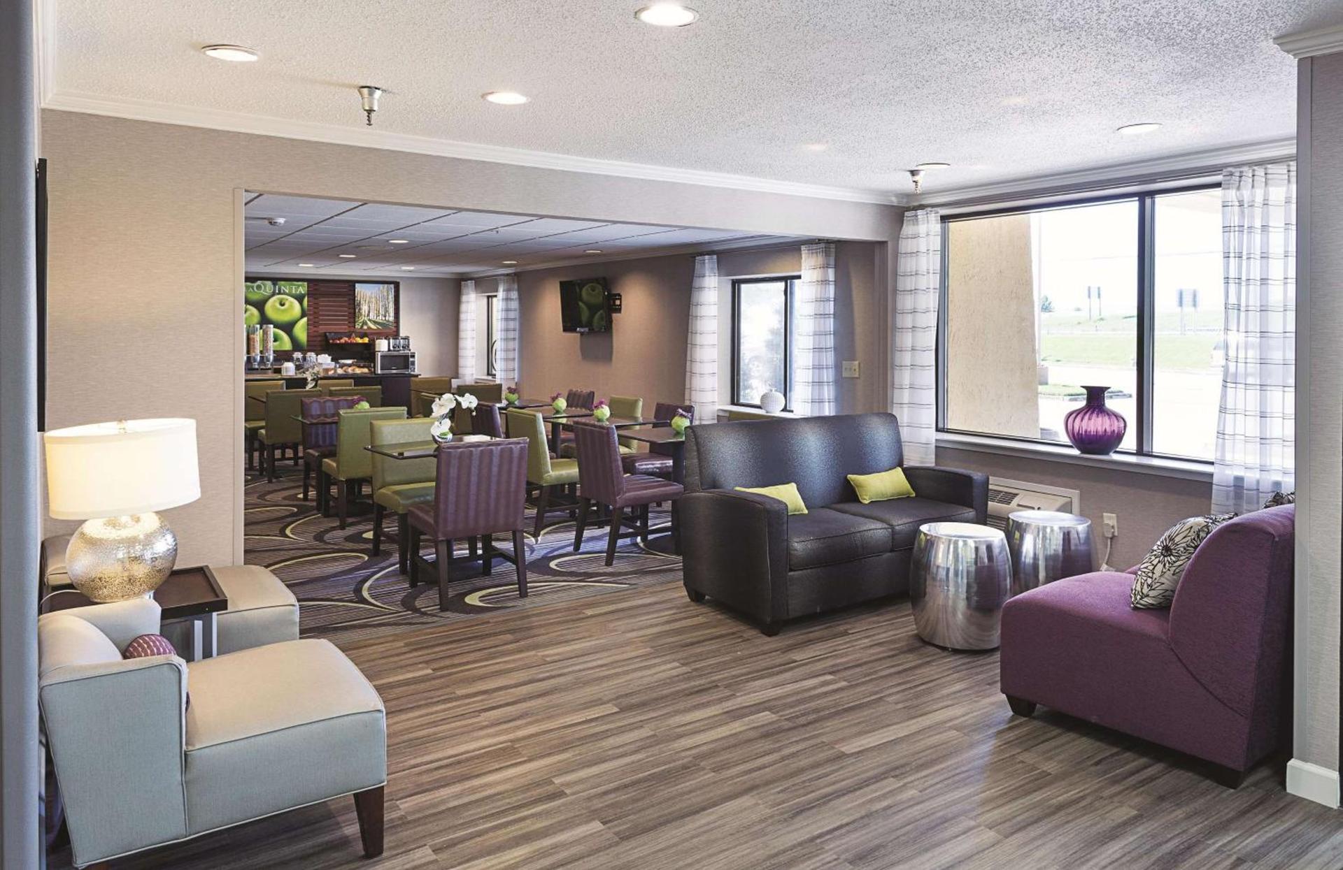 La Quinta by Wyndham Baton Rouge Siegen Lane photo 48