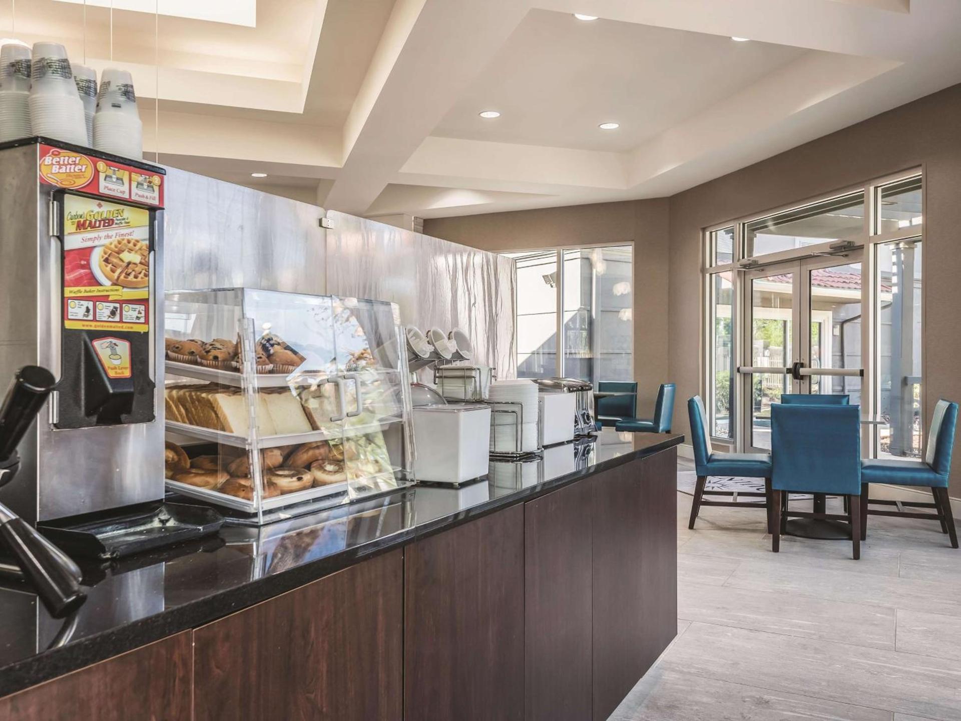 La Quinta by Wyndham Orlando Lake Mary photo 39