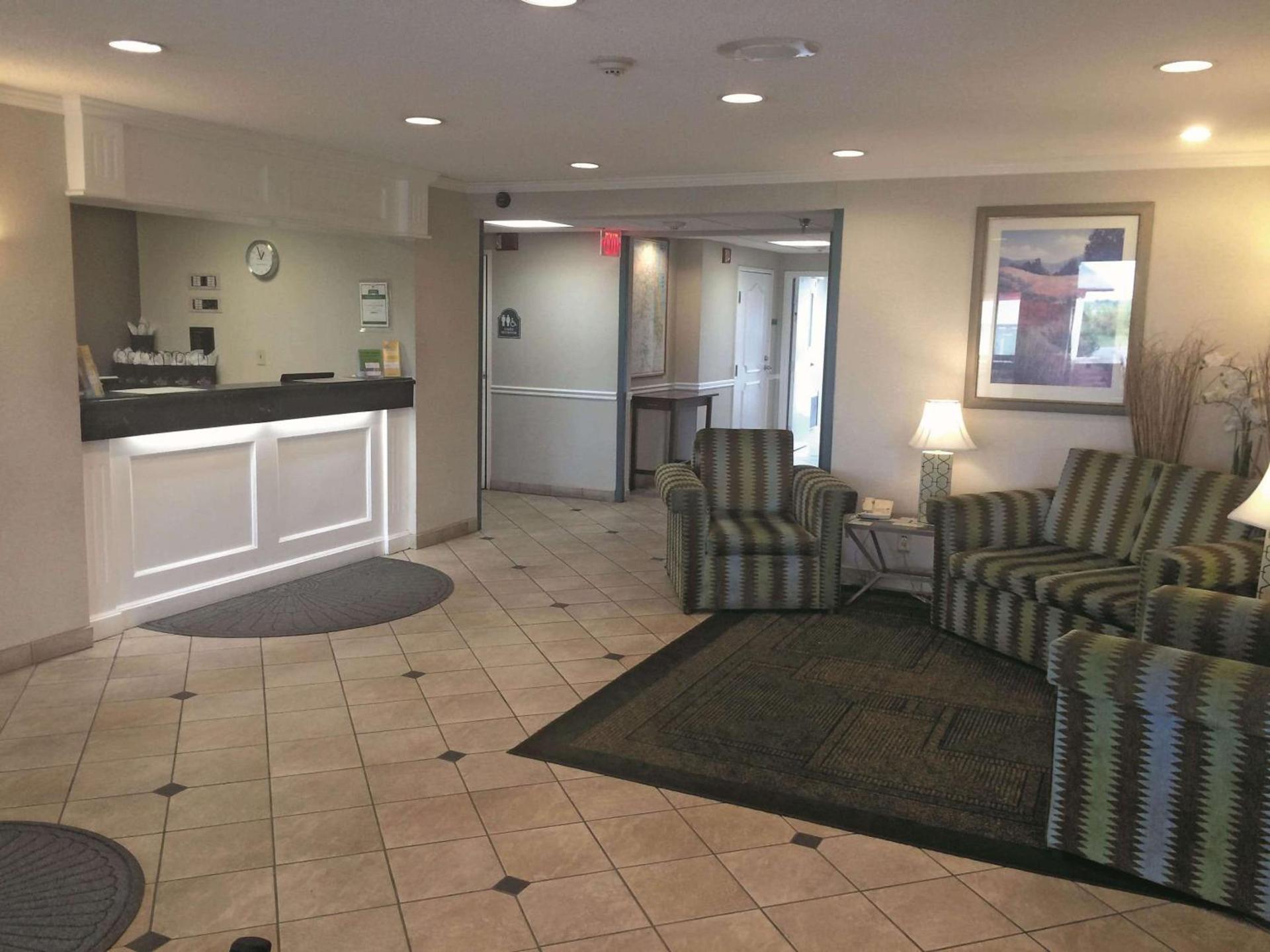 La Quinta by Wyndham Chicago Gurnee photo 5