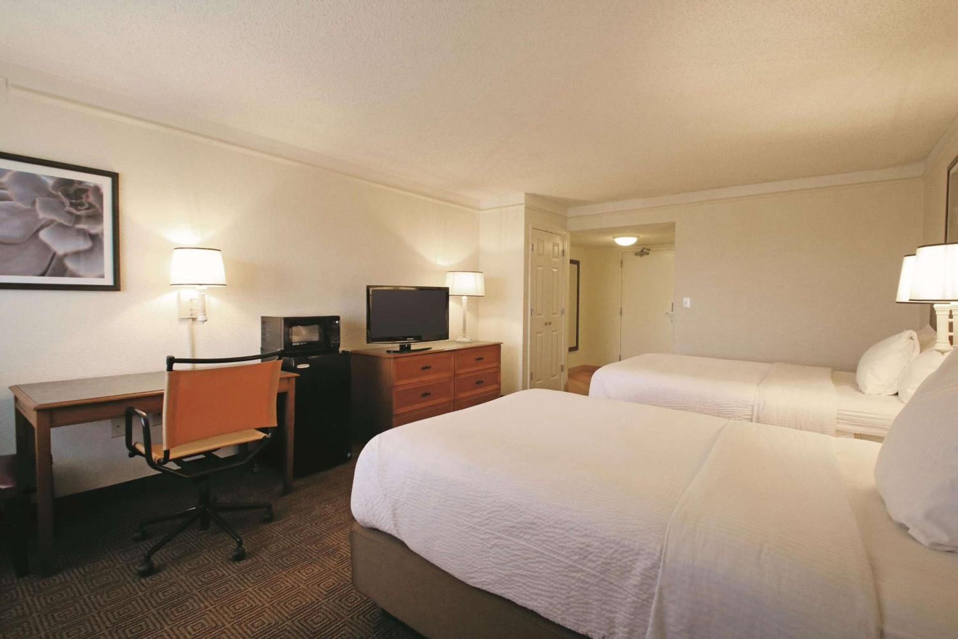 La Quinta by Wyndham Coral Springs University Dr photo 2