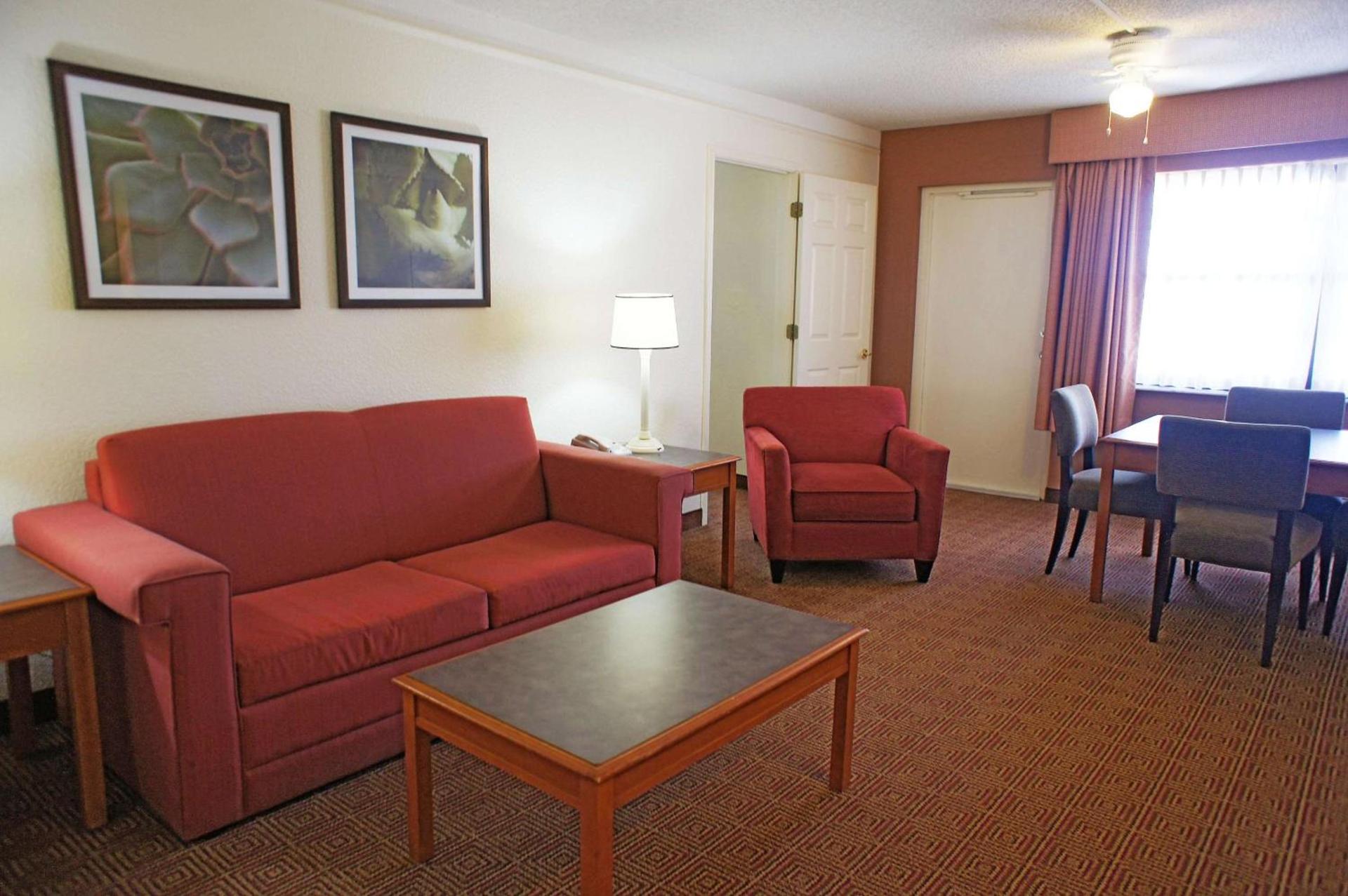 La Quinta by Wyndham Coral Springs University Dr photo 12