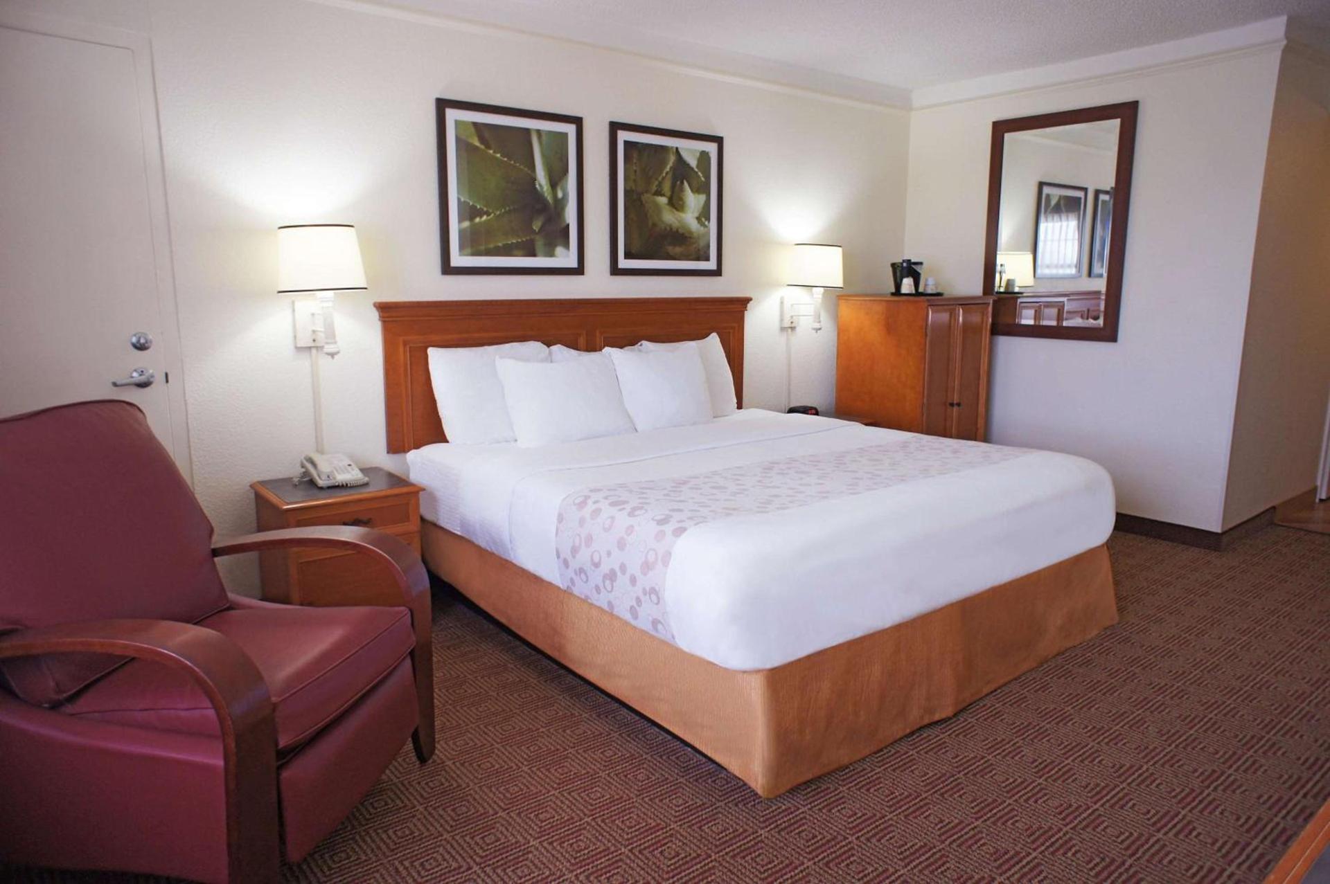La Quinta by Wyndham Coral Springs University Dr photo 14
