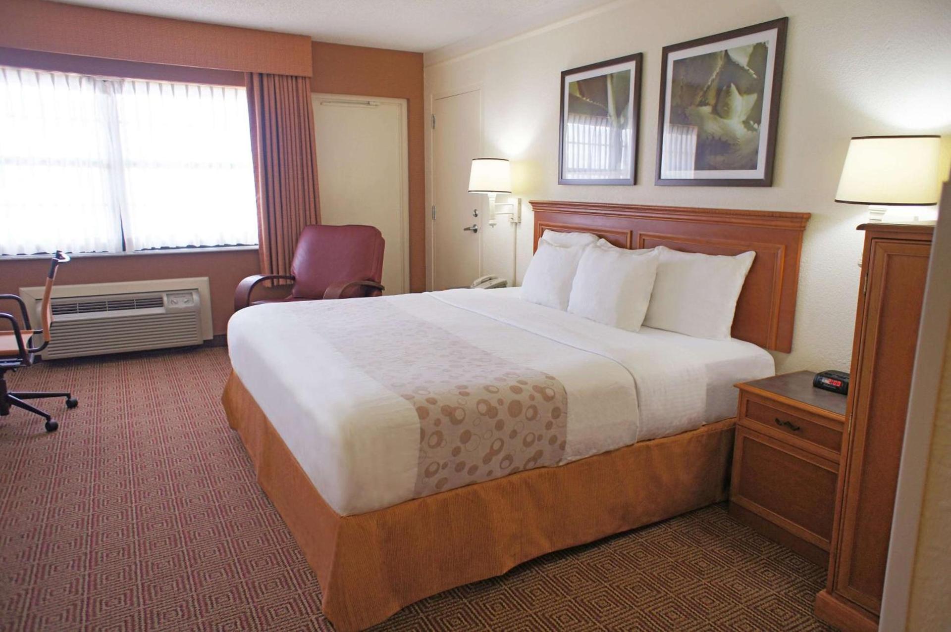 La Quinta by Wyndham Coral Springs University Dr photo 10