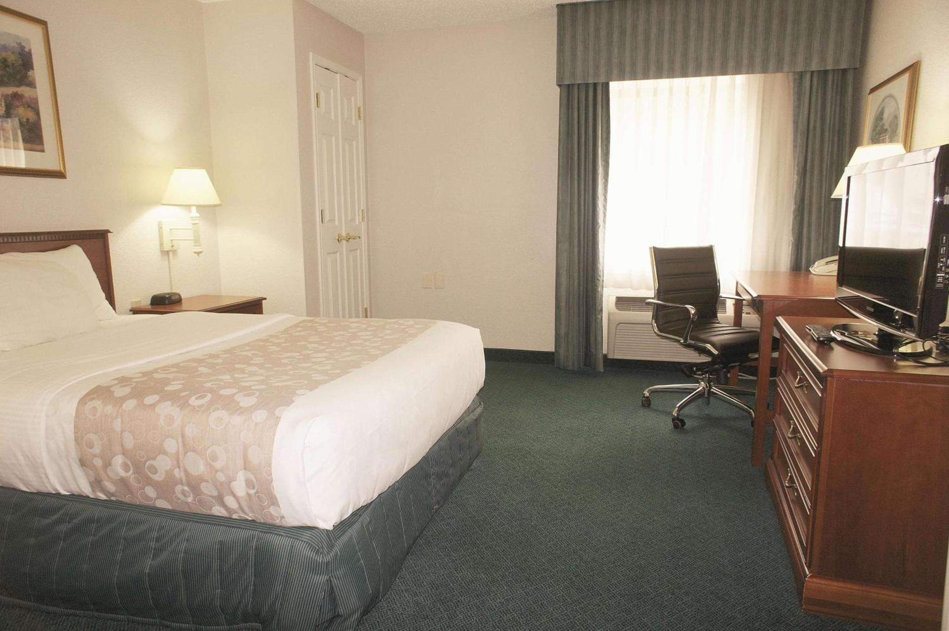 La Quinta Inn by Wyndham Detroit Canton photo 31