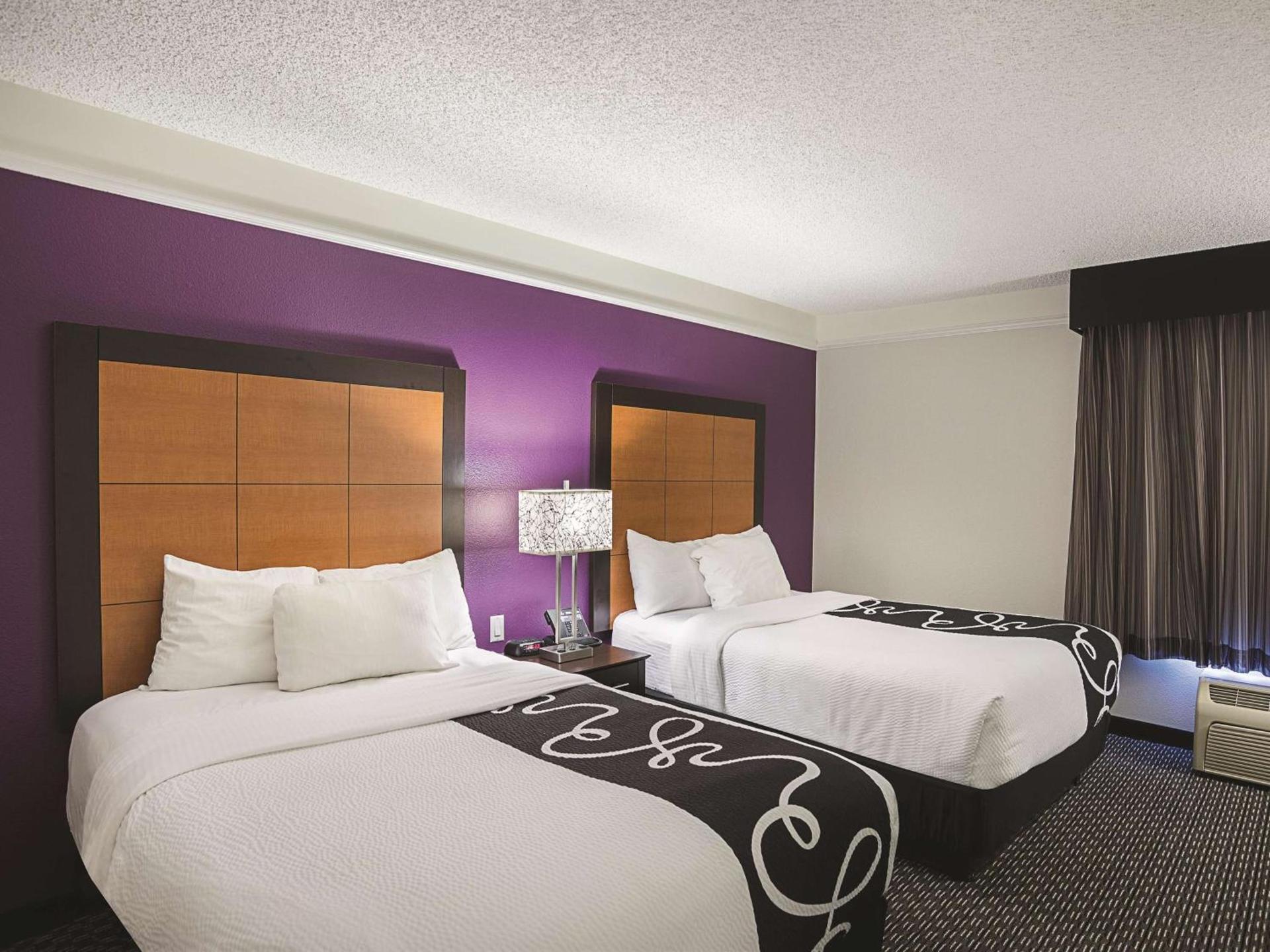 La Quinta Inn & Suites by Wyndham Phoenix Scottsdale photo 26