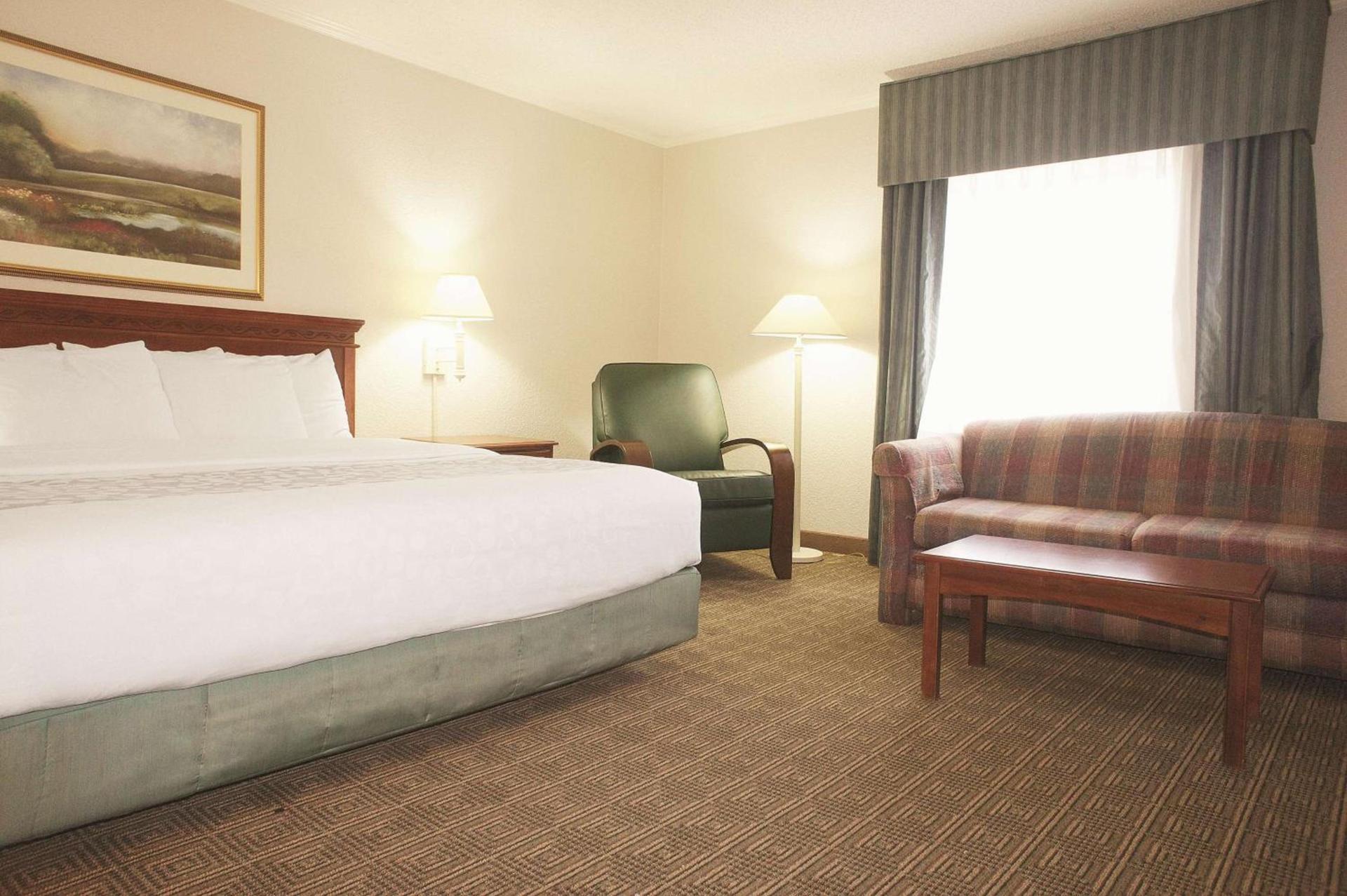 La Quinta Inn by Wyndham Detroit Canton photo 36
