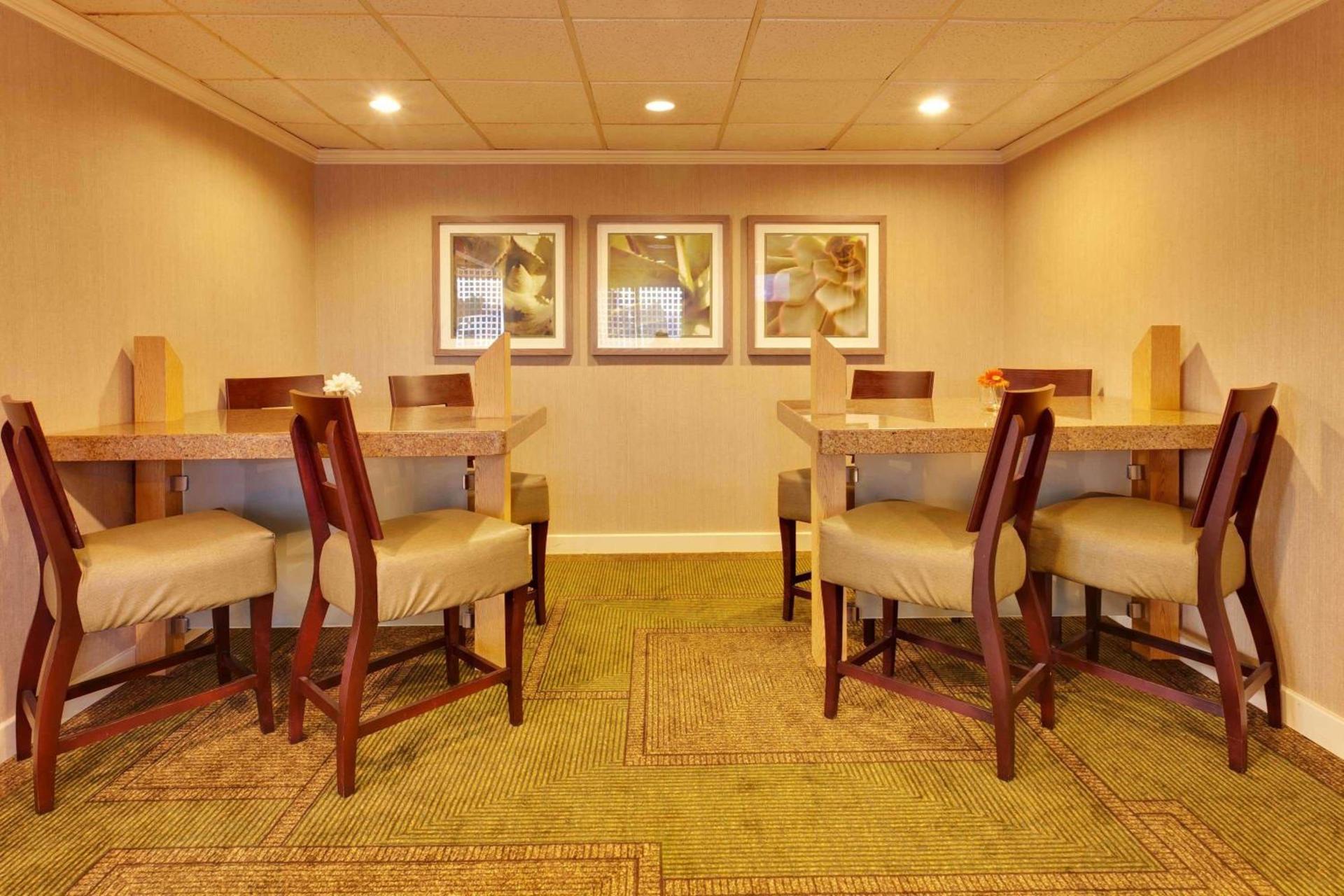 La Quinta by Wyndham Plattsburgh photo 28