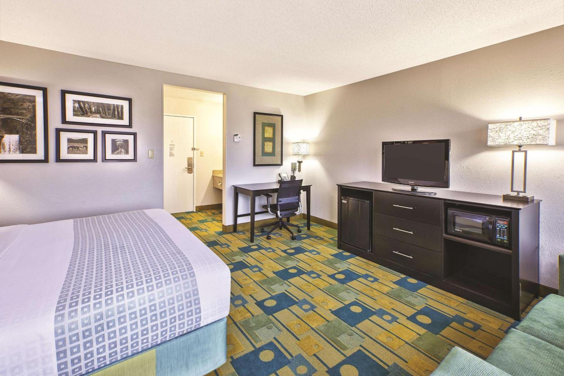 La Quinta Inn by Wyndham Toledo Perrysburg photo 6