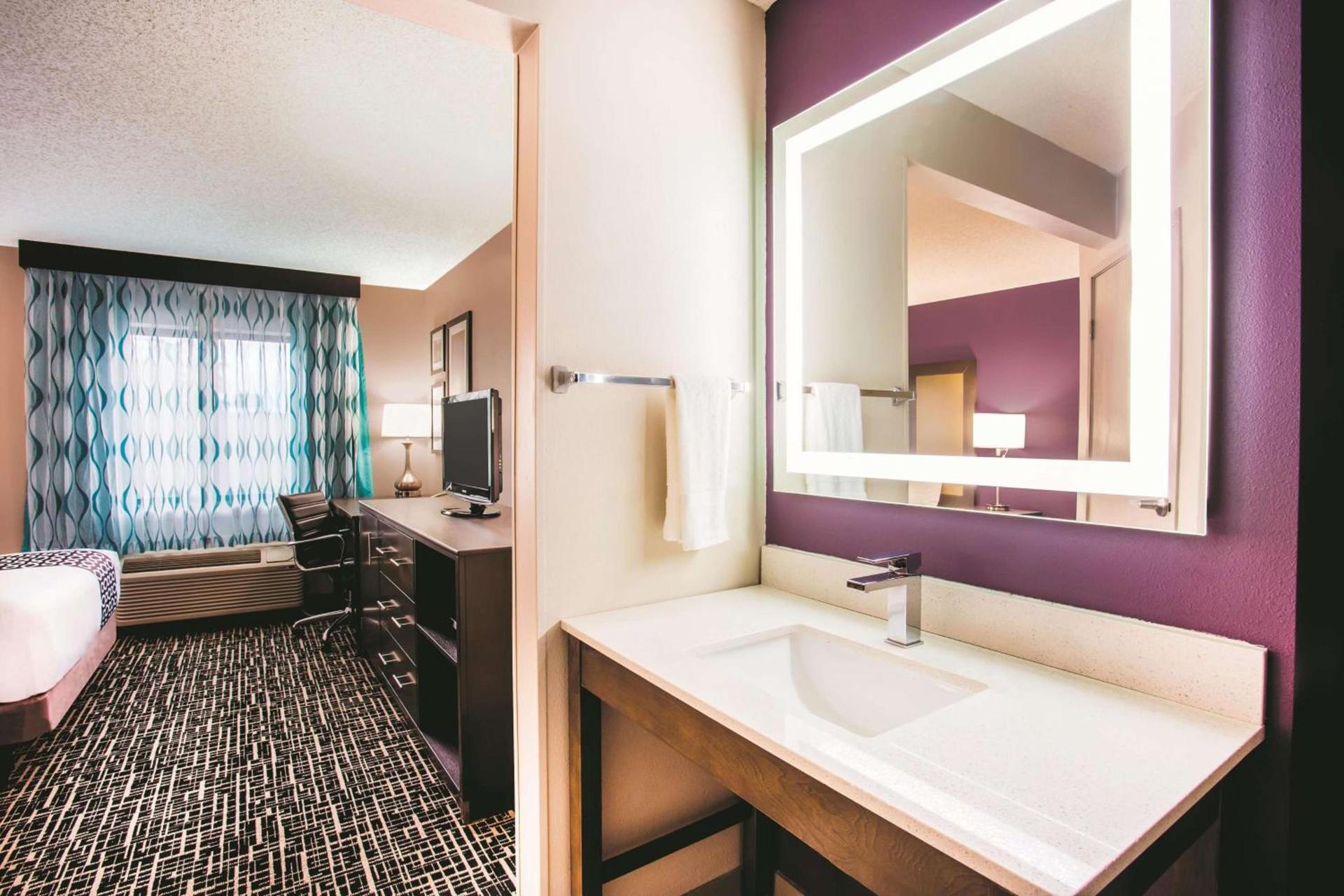 La Quinta by Wyndham Cincinnati NE - Mason photo 9