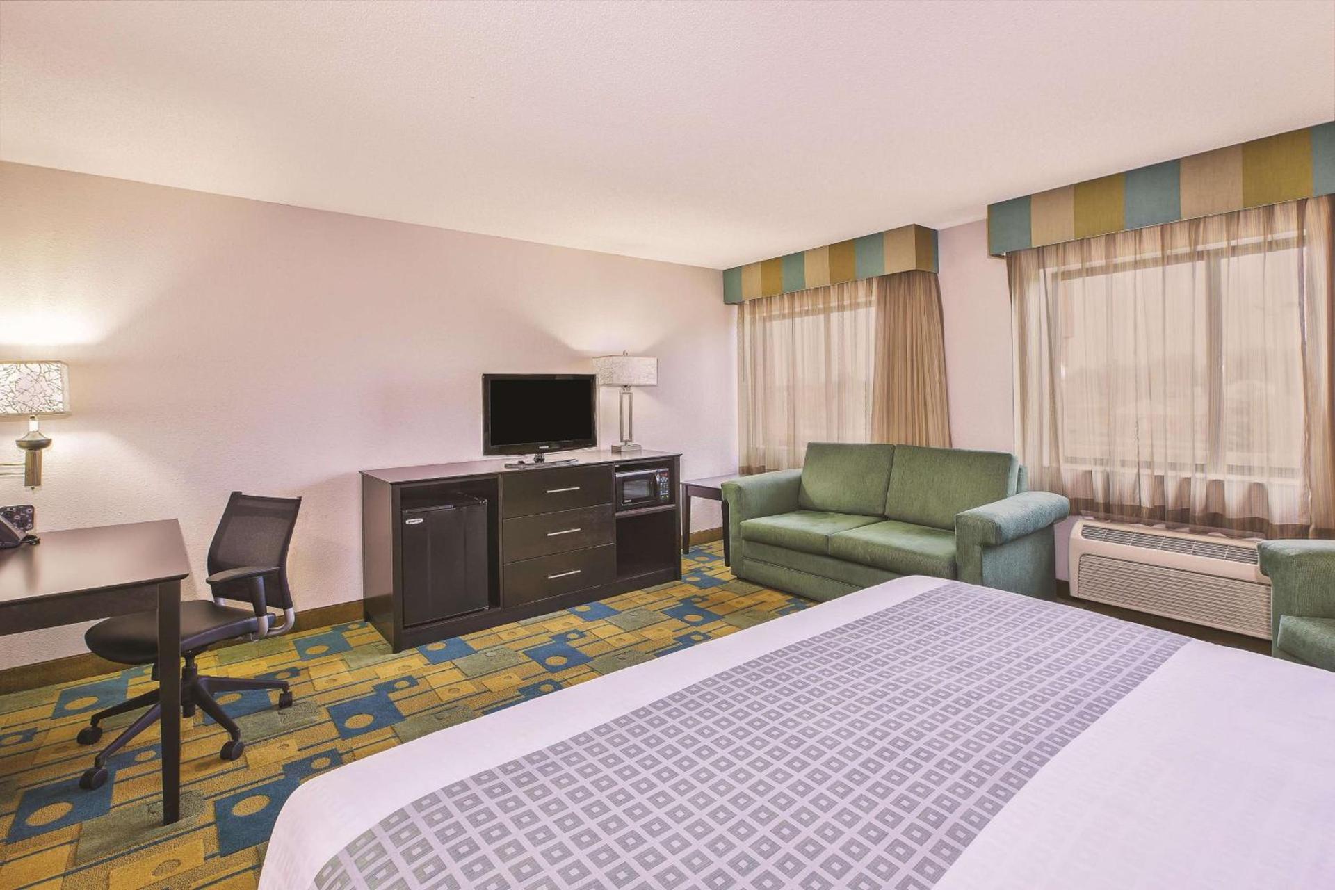 La Quinta Inn by Wyndham Toledo Perrysburg photo 14