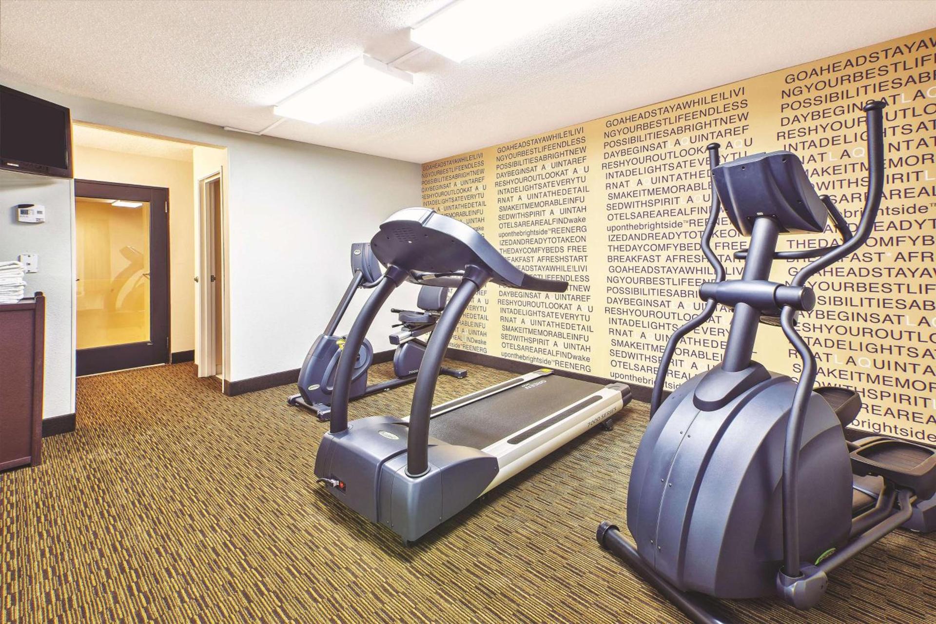 La Quinta Inn by Wyndham Toledo Perrysburg photo 17