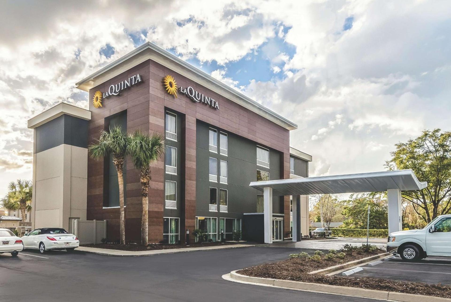La Quinta Inn & Suites by Wyndham Myrtle Beach - N Kings Hwy photo 1
