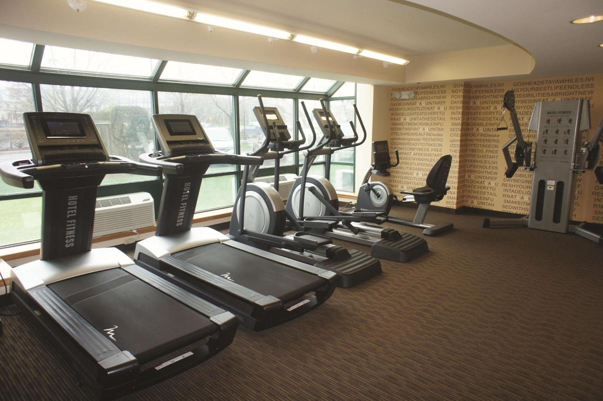 La Quinta Inn & Suites by Wyndham Boston Somerville photo 50