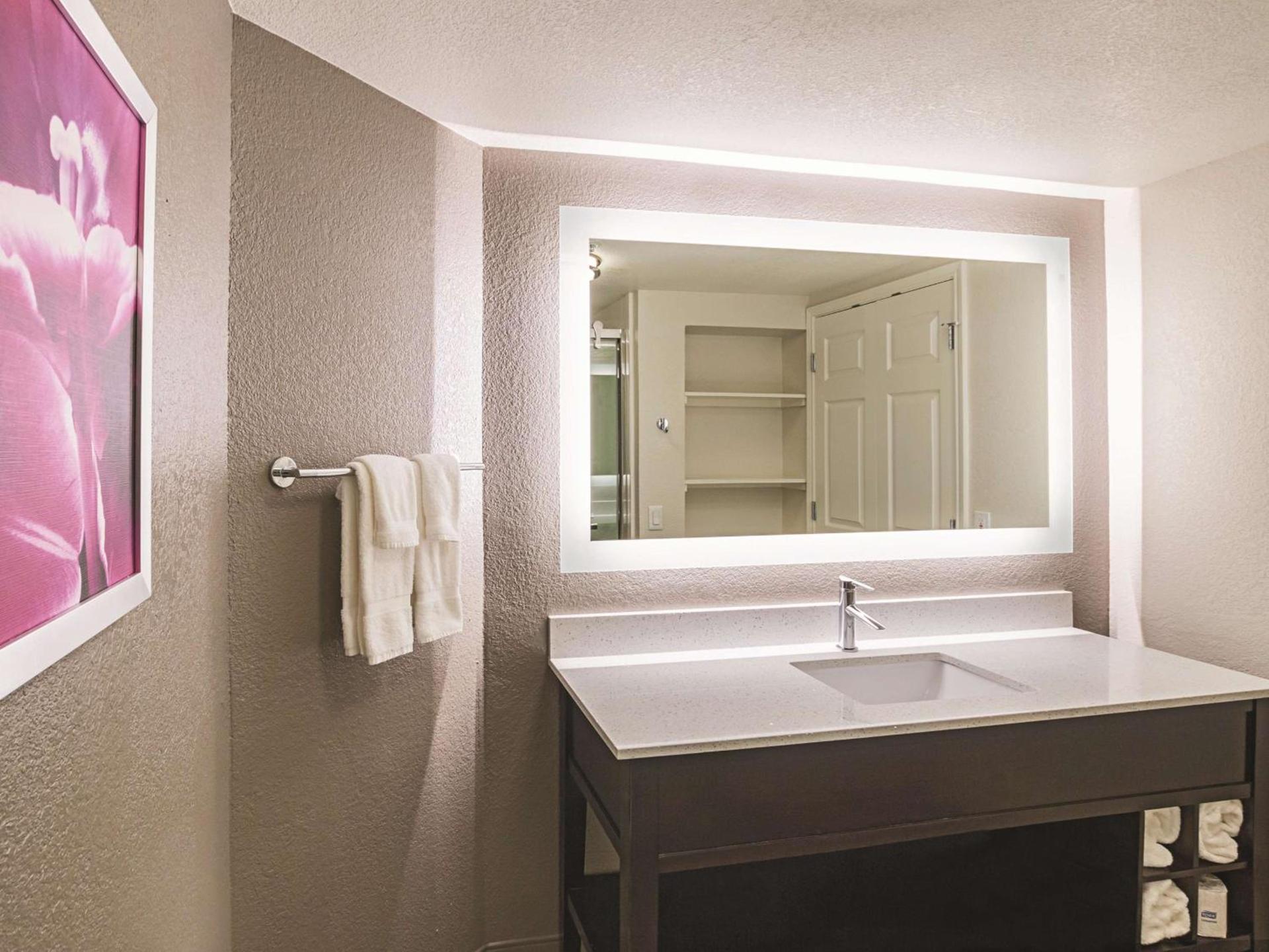 La Quinta by Wyndham Fort Worth North photo 30