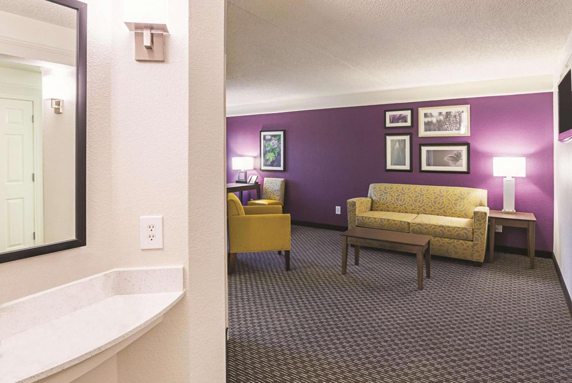 La Quinta by Wyndham Fort Worth North photo 34