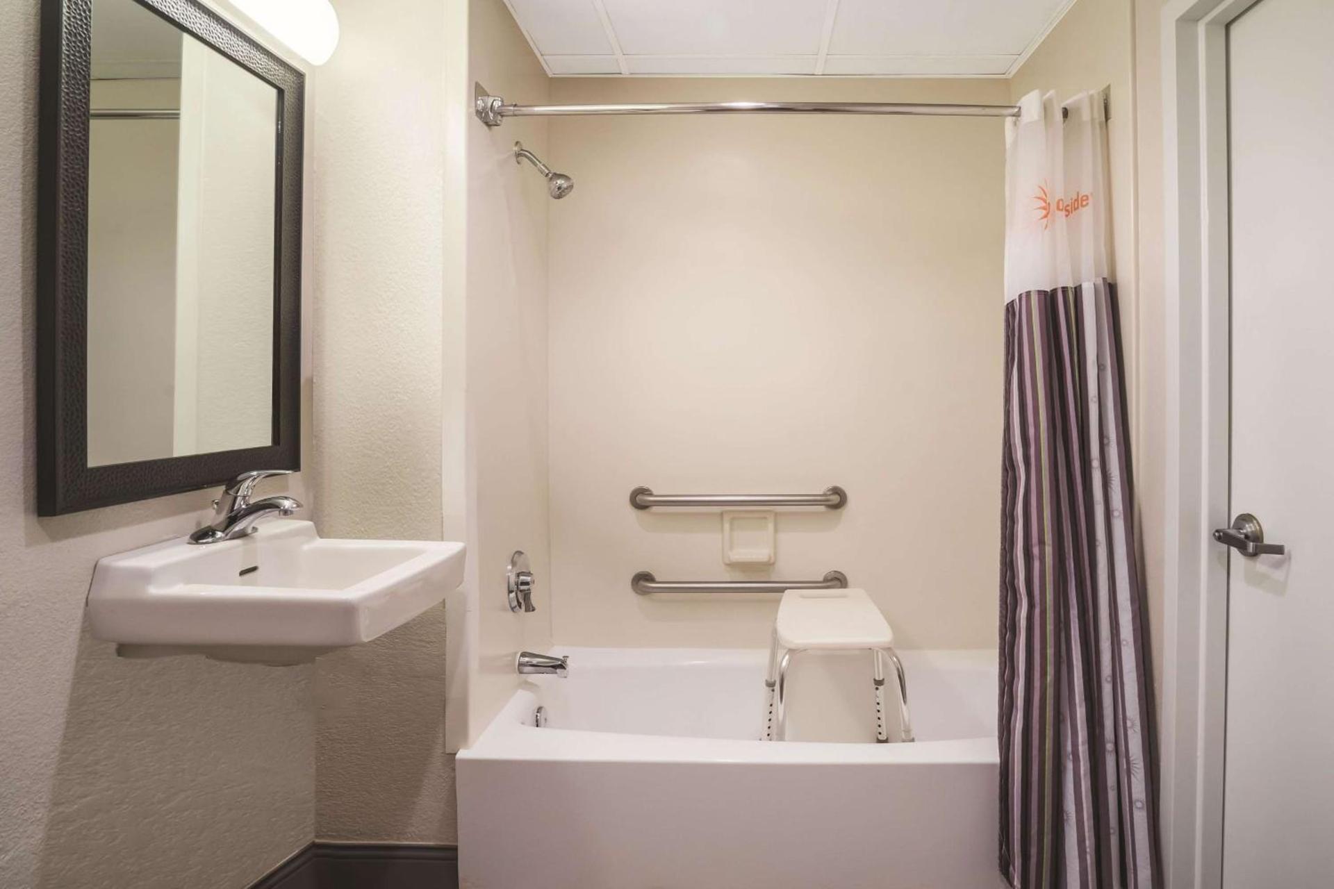 Bloom Hotel photo 24