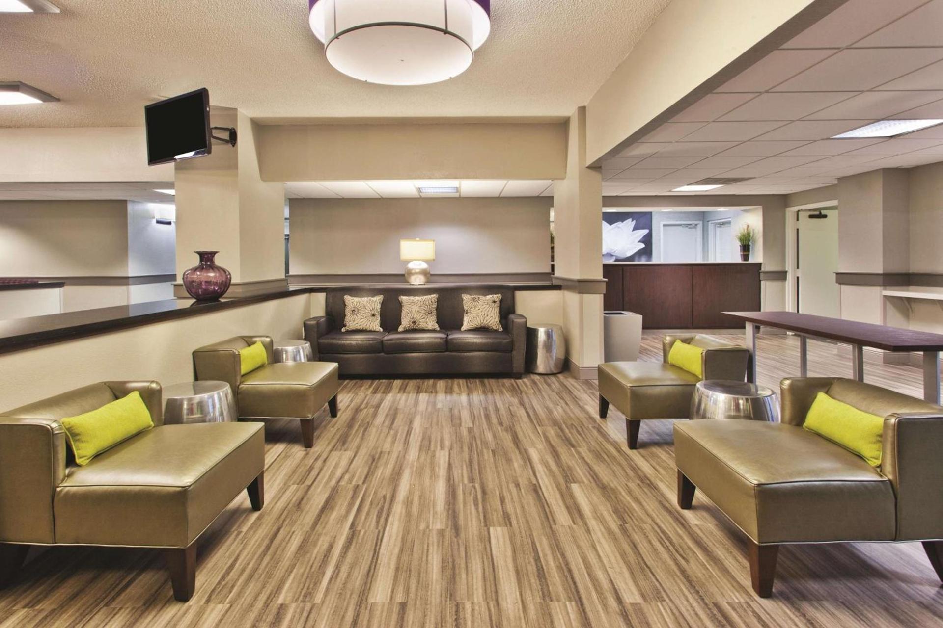 La Quinta Inn & Suites by Wyndham Charleston Riverview photo 4