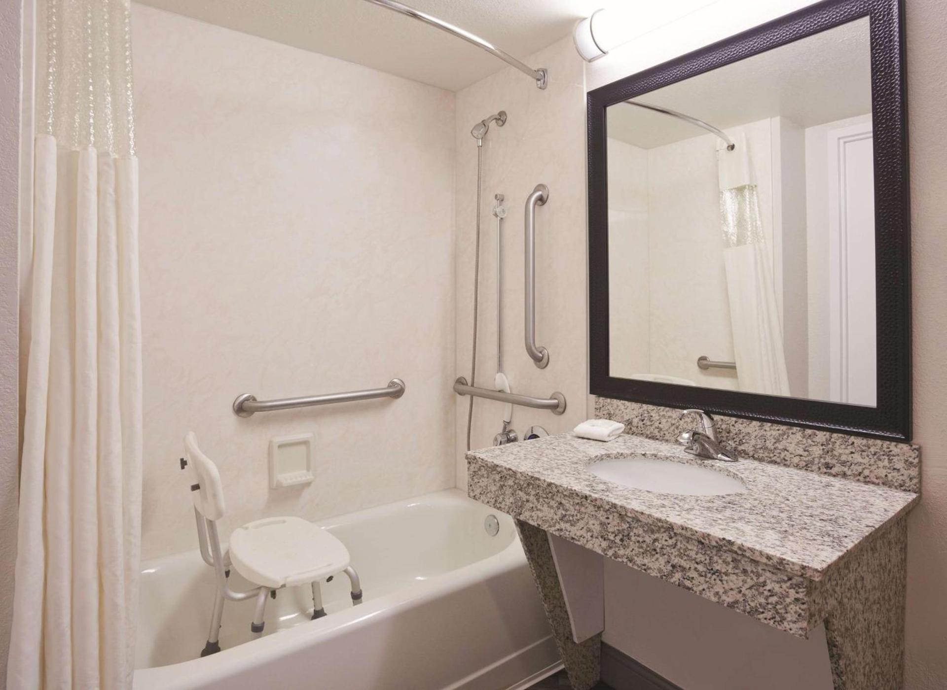 Bloom Hotel photo 12