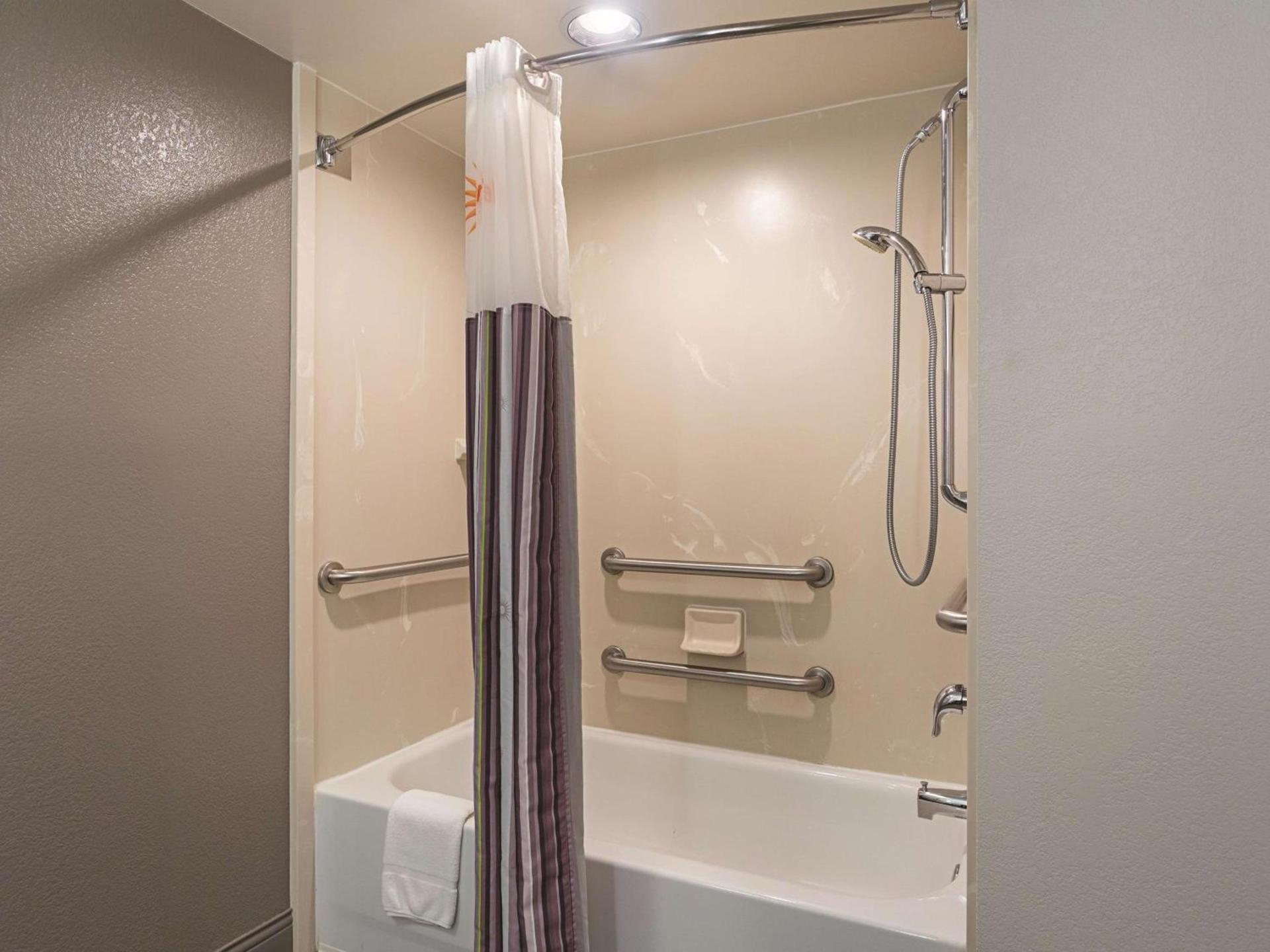 La Quinta by Wyndham Baltimore BWI Airport photo 38