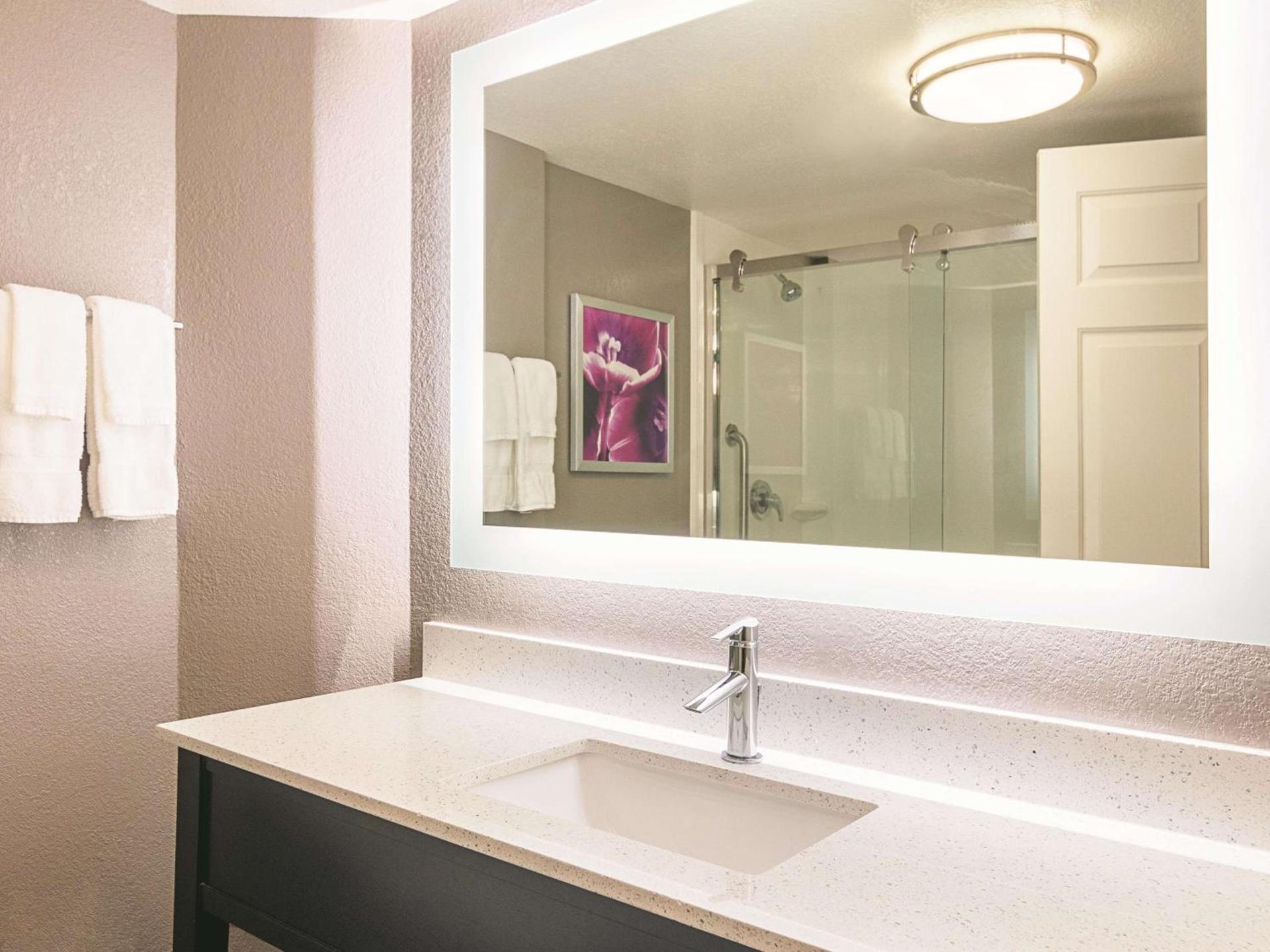 La Quinta Inn & Suites by Wyndham Phoenix Scottsdale photo 27