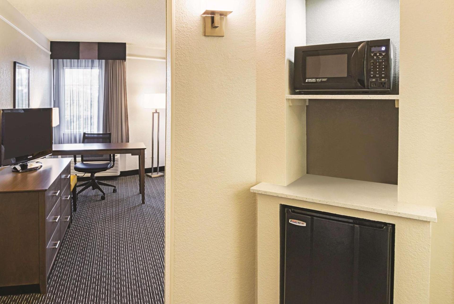 La Quinta by Wyndham Fort Worth North photo 45