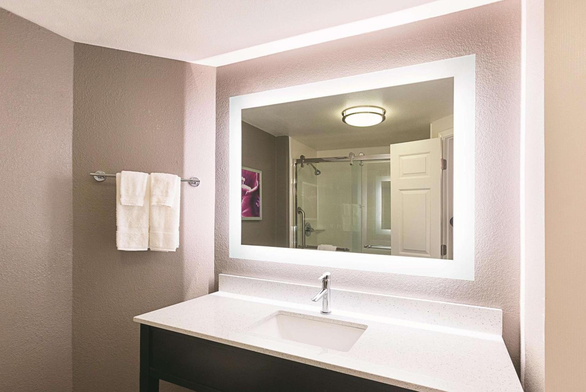 La Quinta by Wyndham Atlanta Alpharetta photo 28