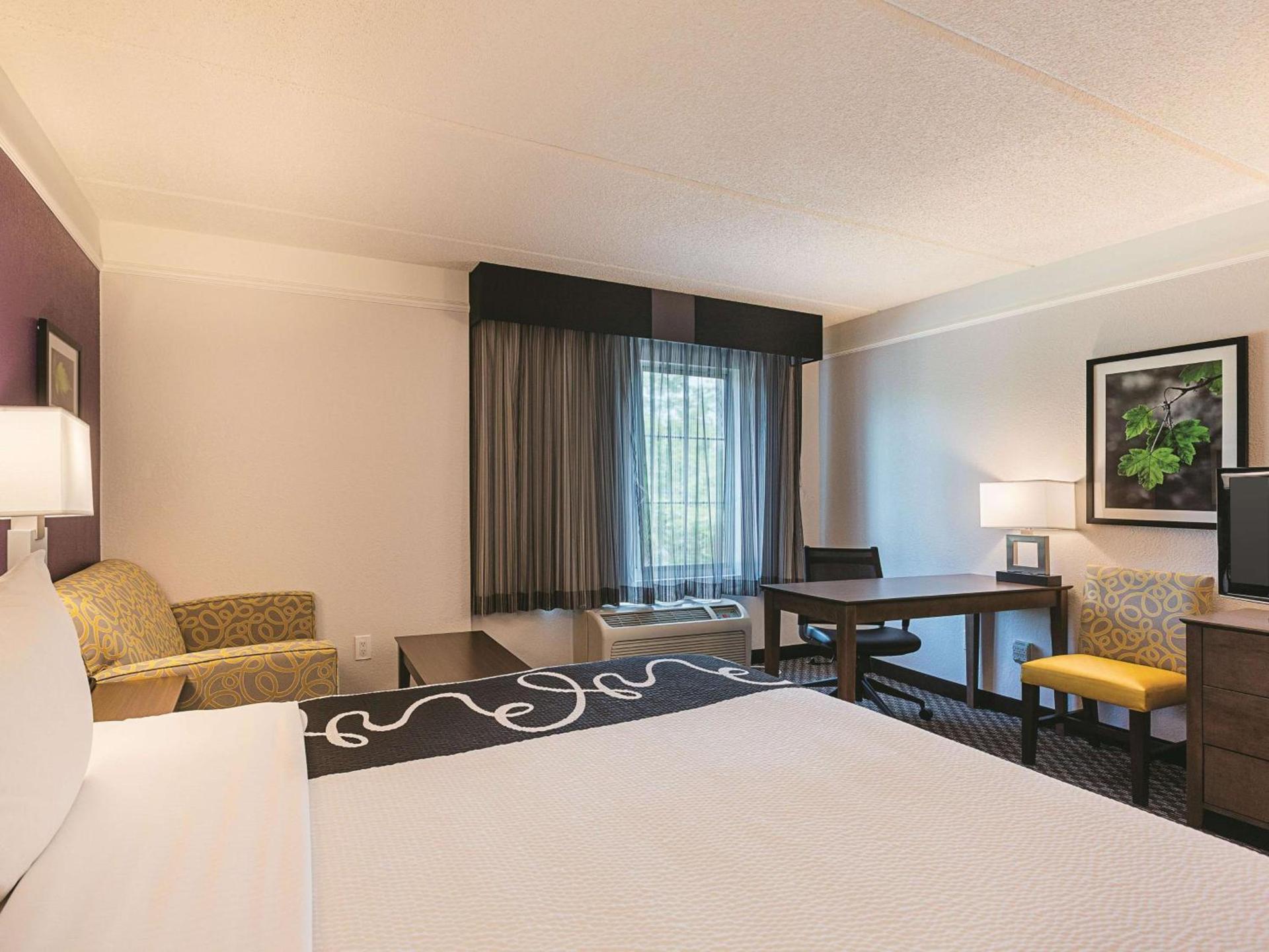 La Quinta by Wyndham Atlanta Alpharetta photo 16
