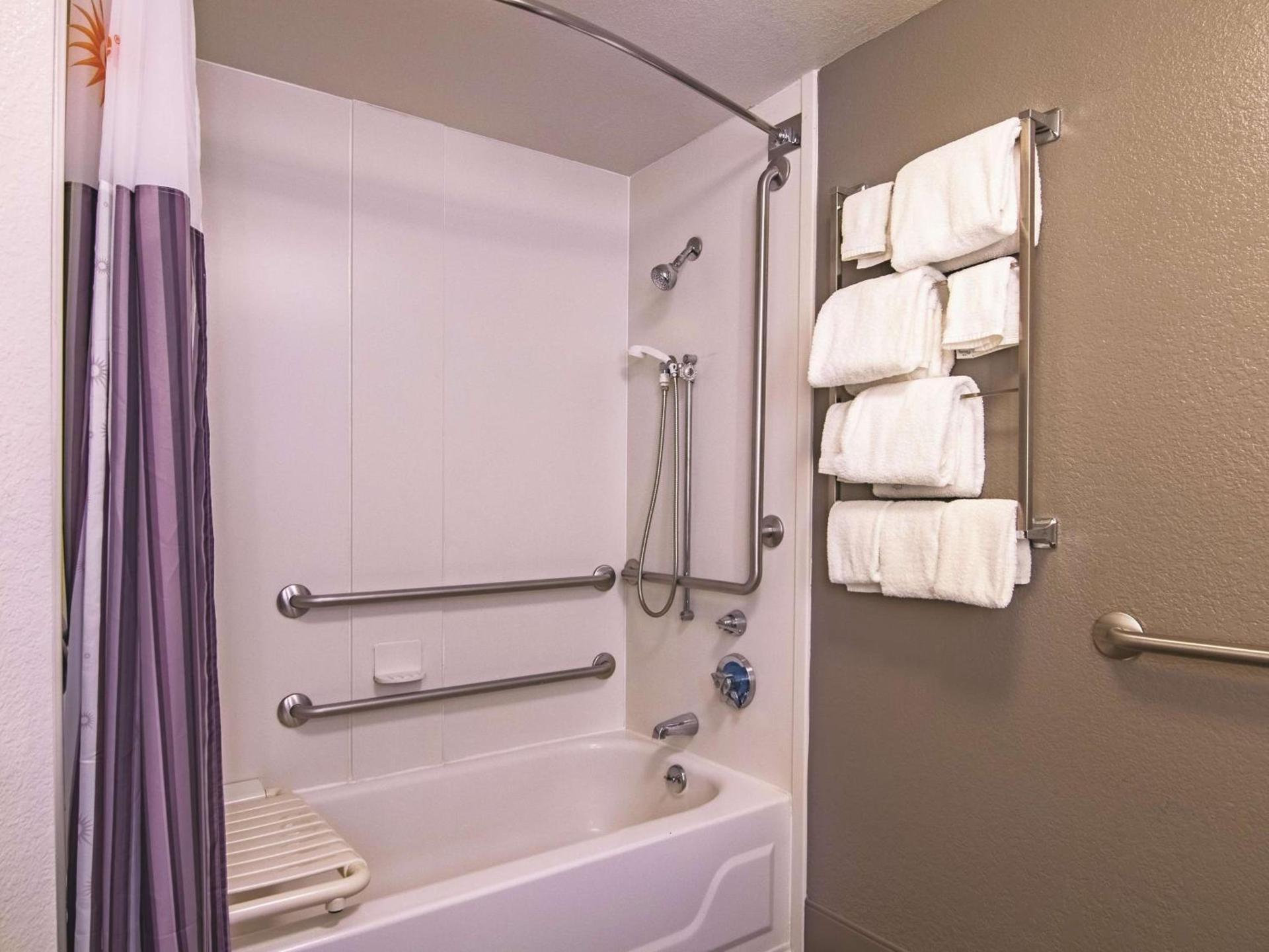 La Quinta by Wyndham Oklahoma City Norman photo 32