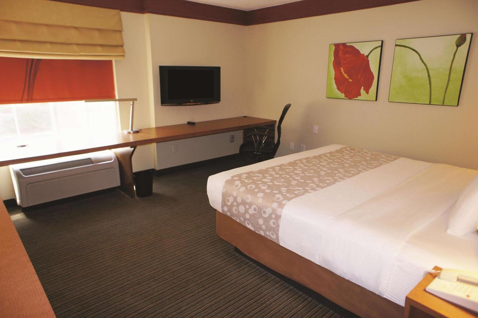 La Quinta by Wyndham Raleigh Cary photo 14