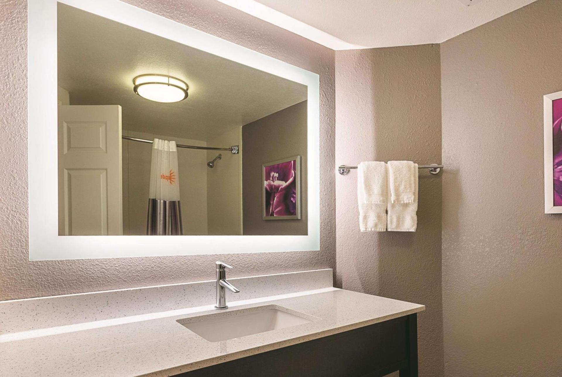 La Quinta by Wyndham Atlanta Alpharetta photo 40