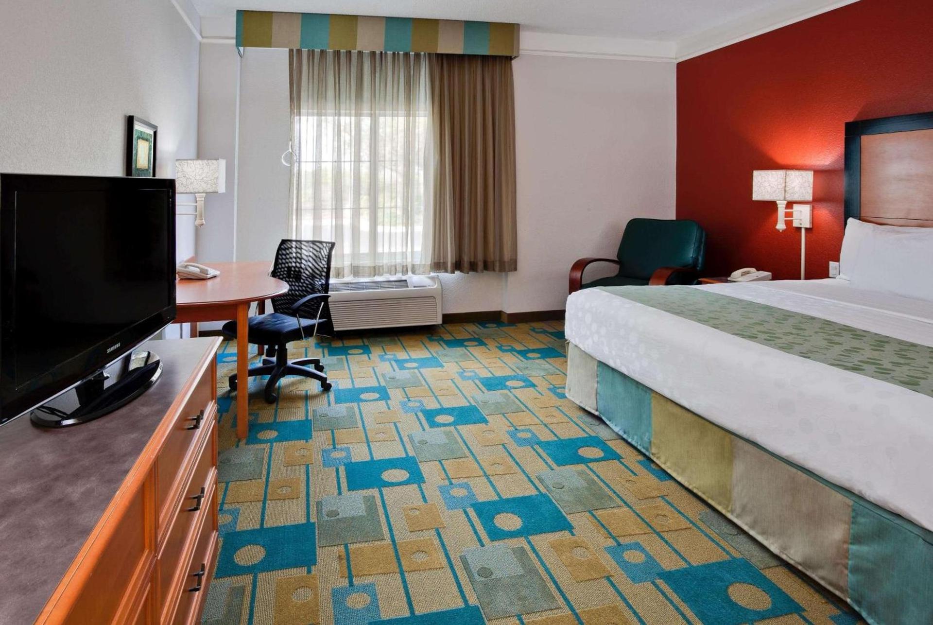 La Quinta by Wyndham USF (Near Busch Gardens) photo 18